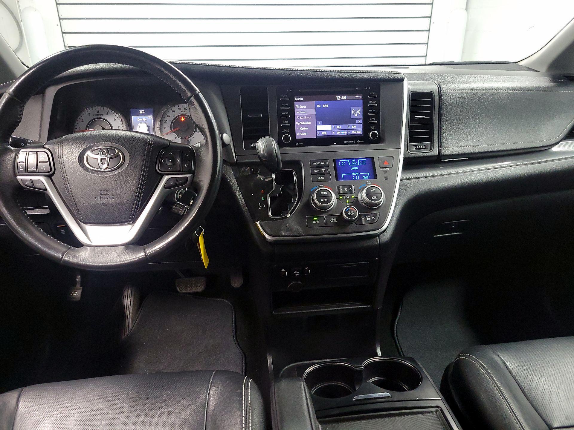 Thumbnail: 2018 Toyota Sienna - 9