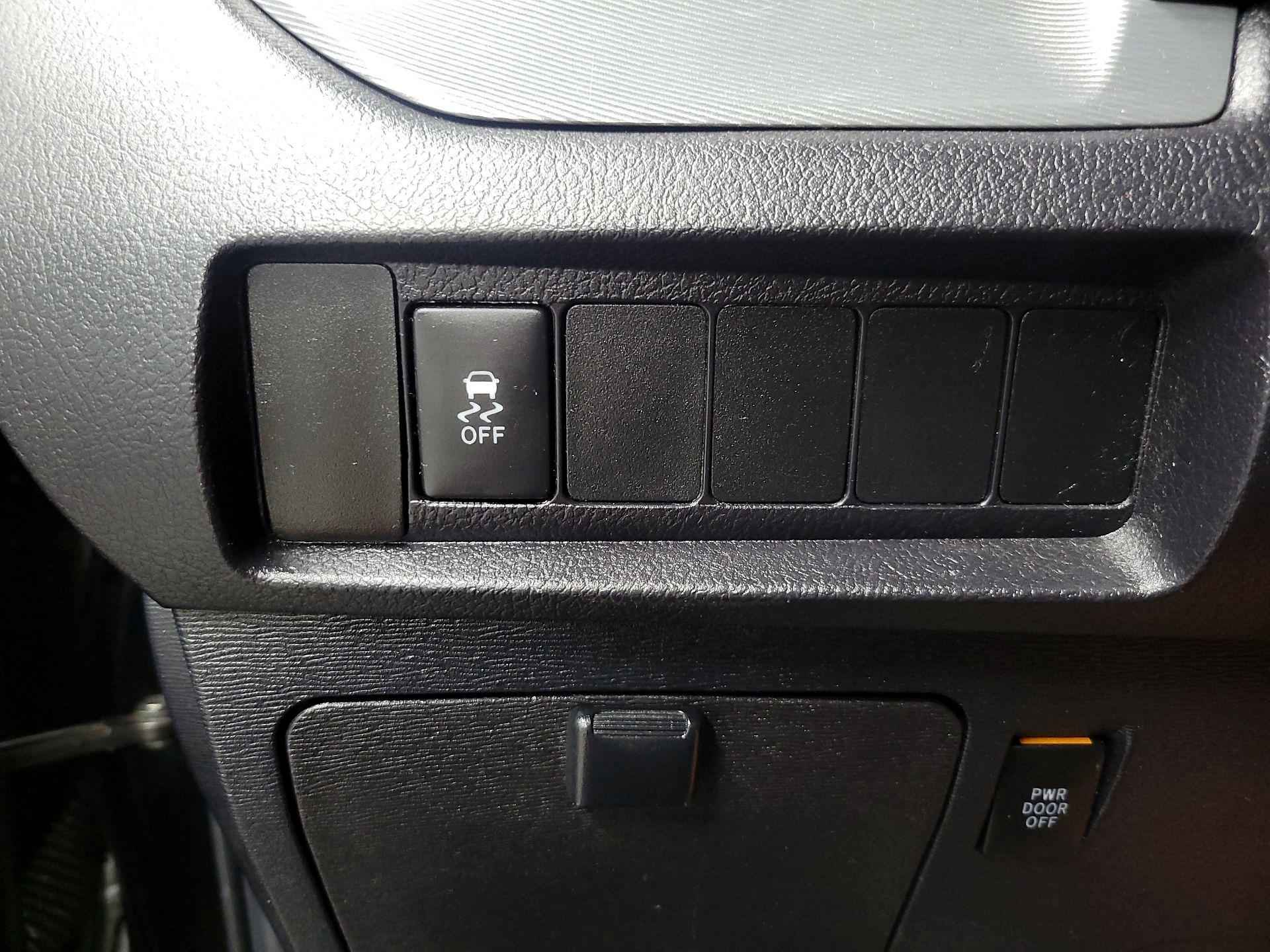 Thumbnail: 2018 Toyota Sienna - 13