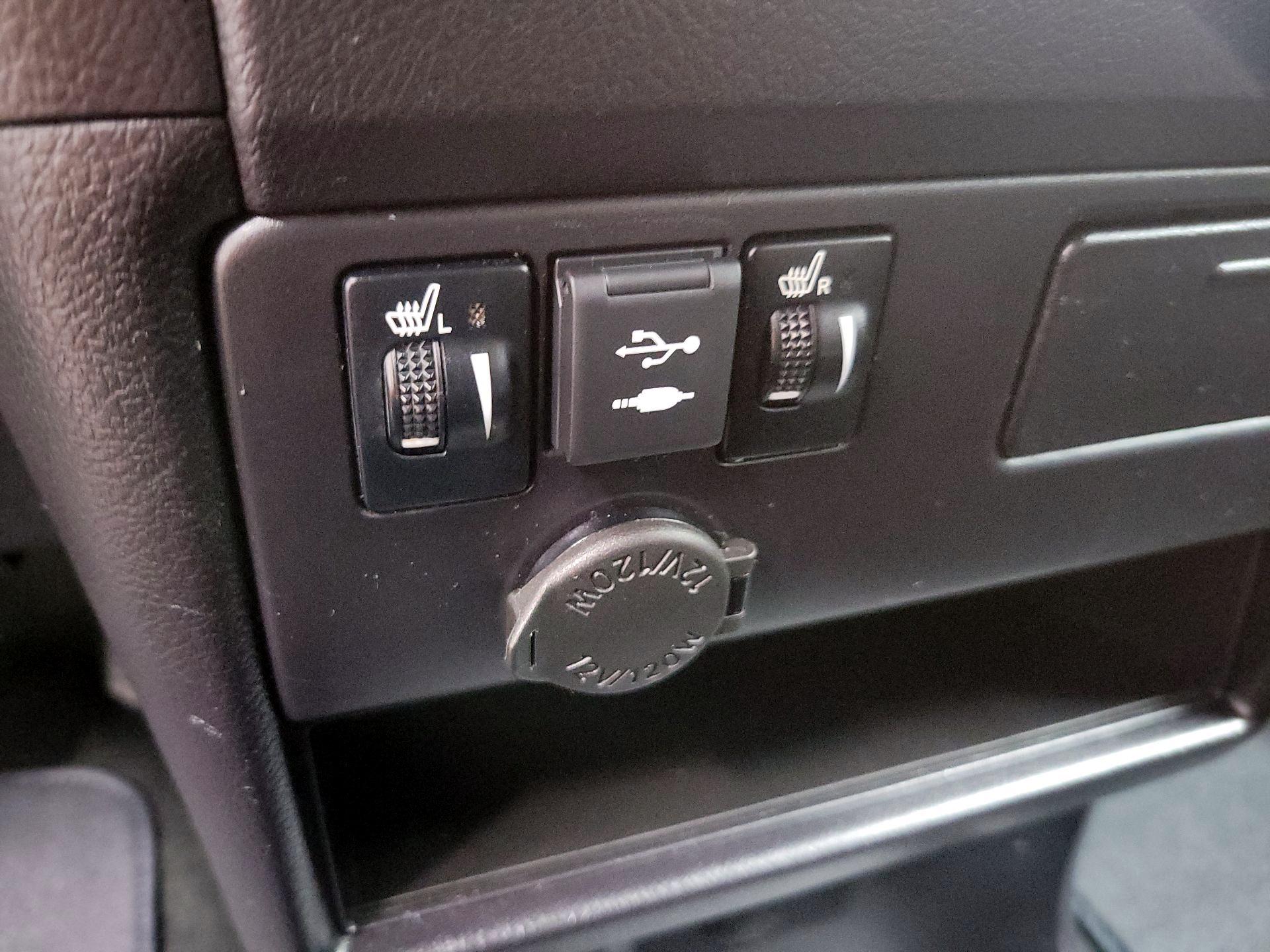 Thumbnail: 2018 Toyota Sienna - 18