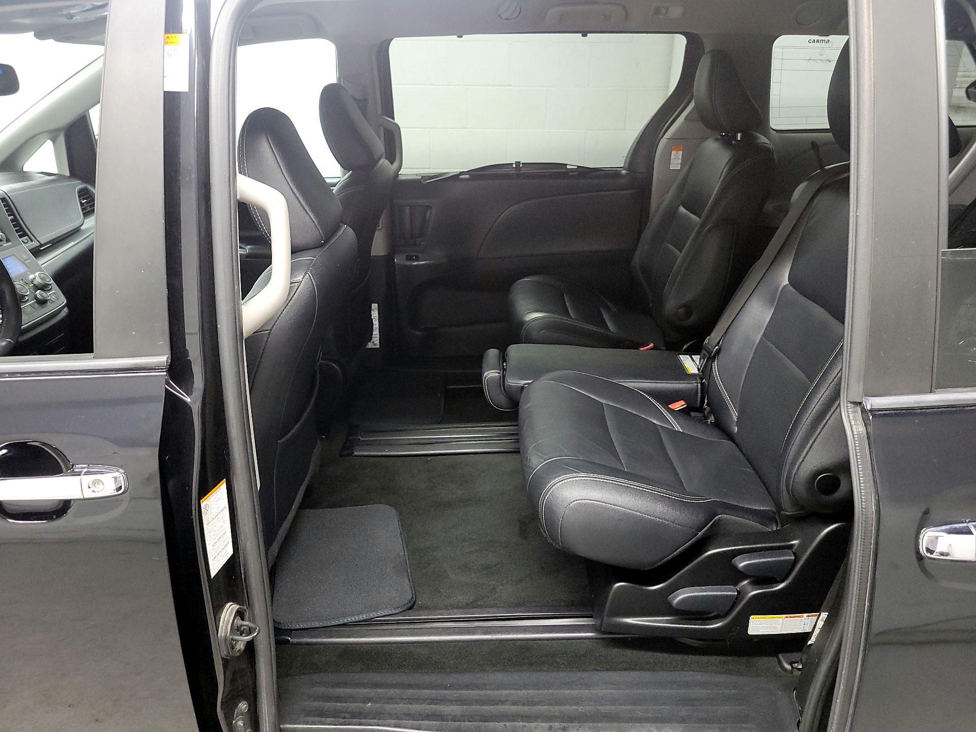 Thumbnail: 2018 Toyota Sienna - 19