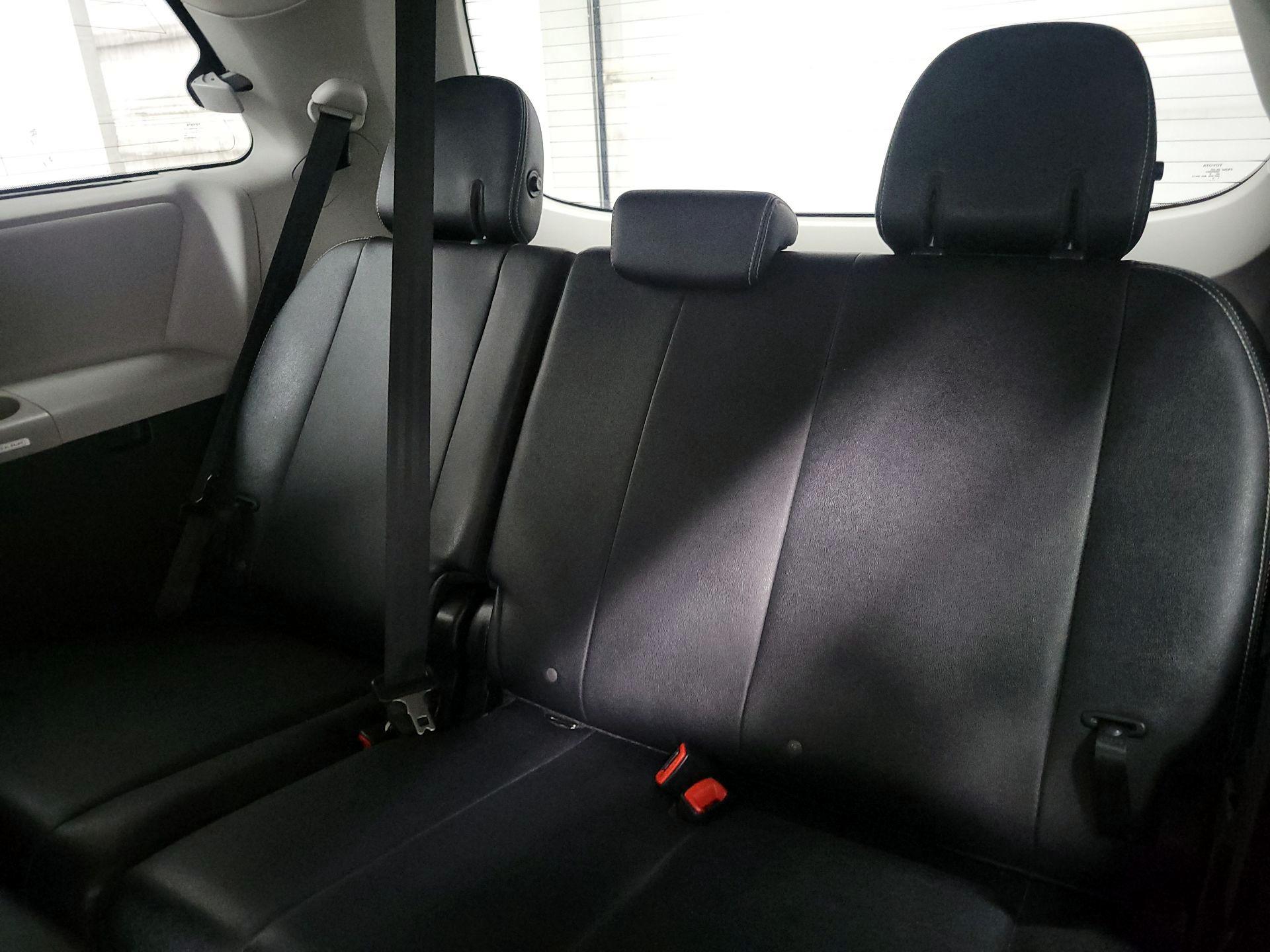 Thumbnail: 2018 Toyota Sienna - 20