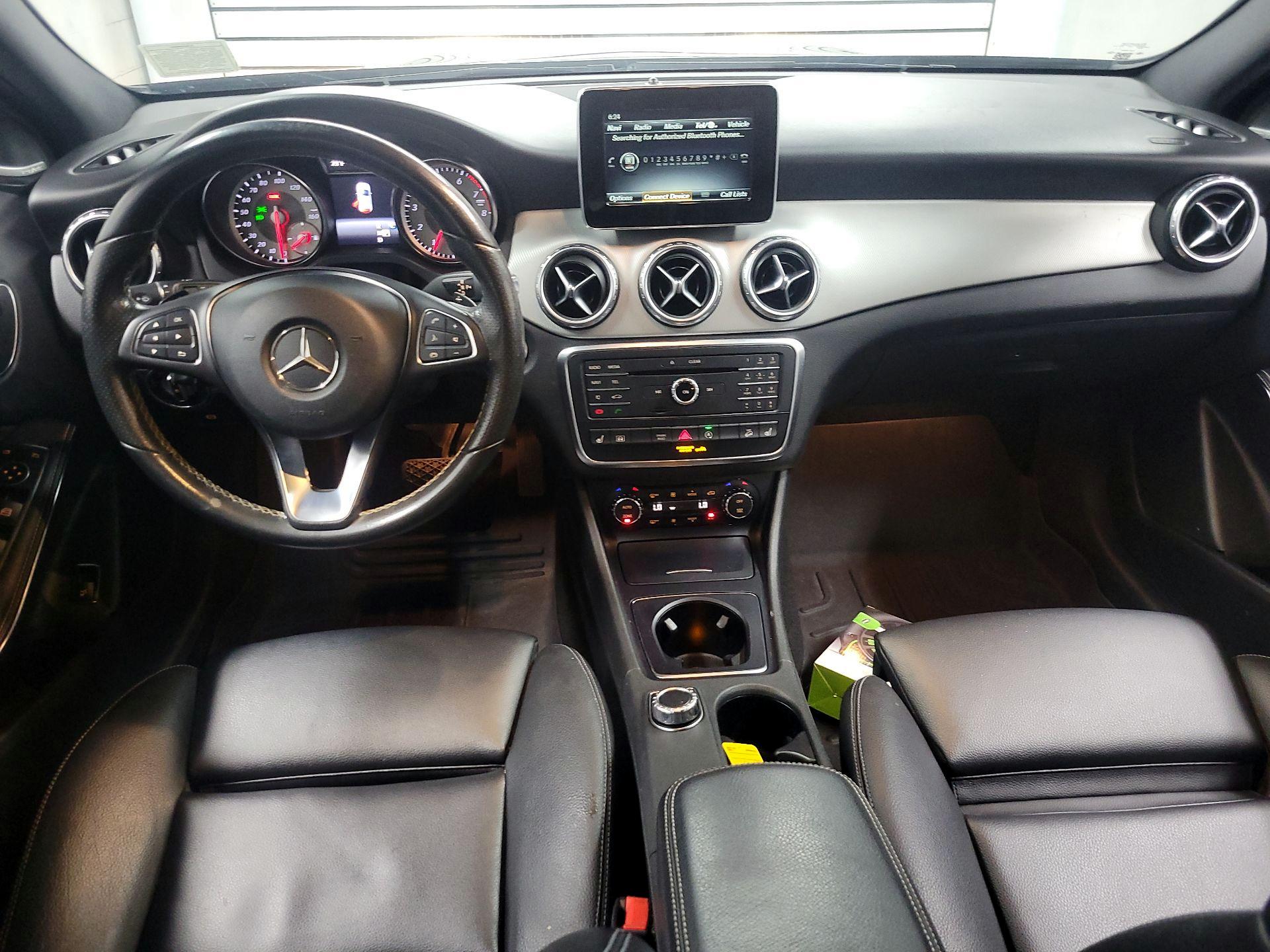 Thumbnail: 2017 Mercedes-Benz GLA - 9