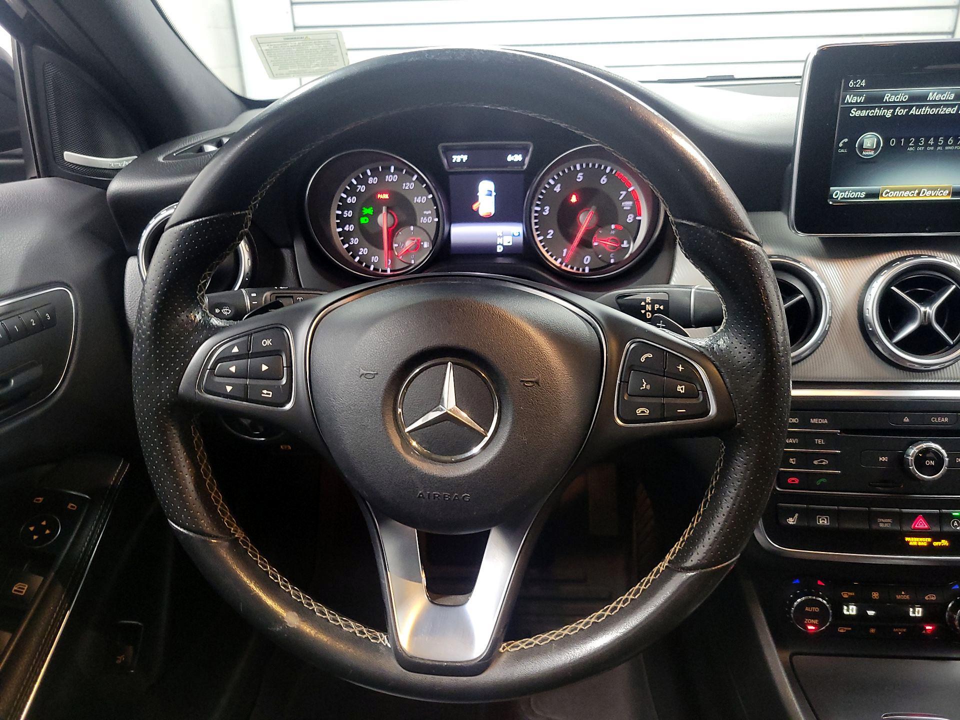 Thumbnail: 2017 Mercedes-Benz GLA - 10