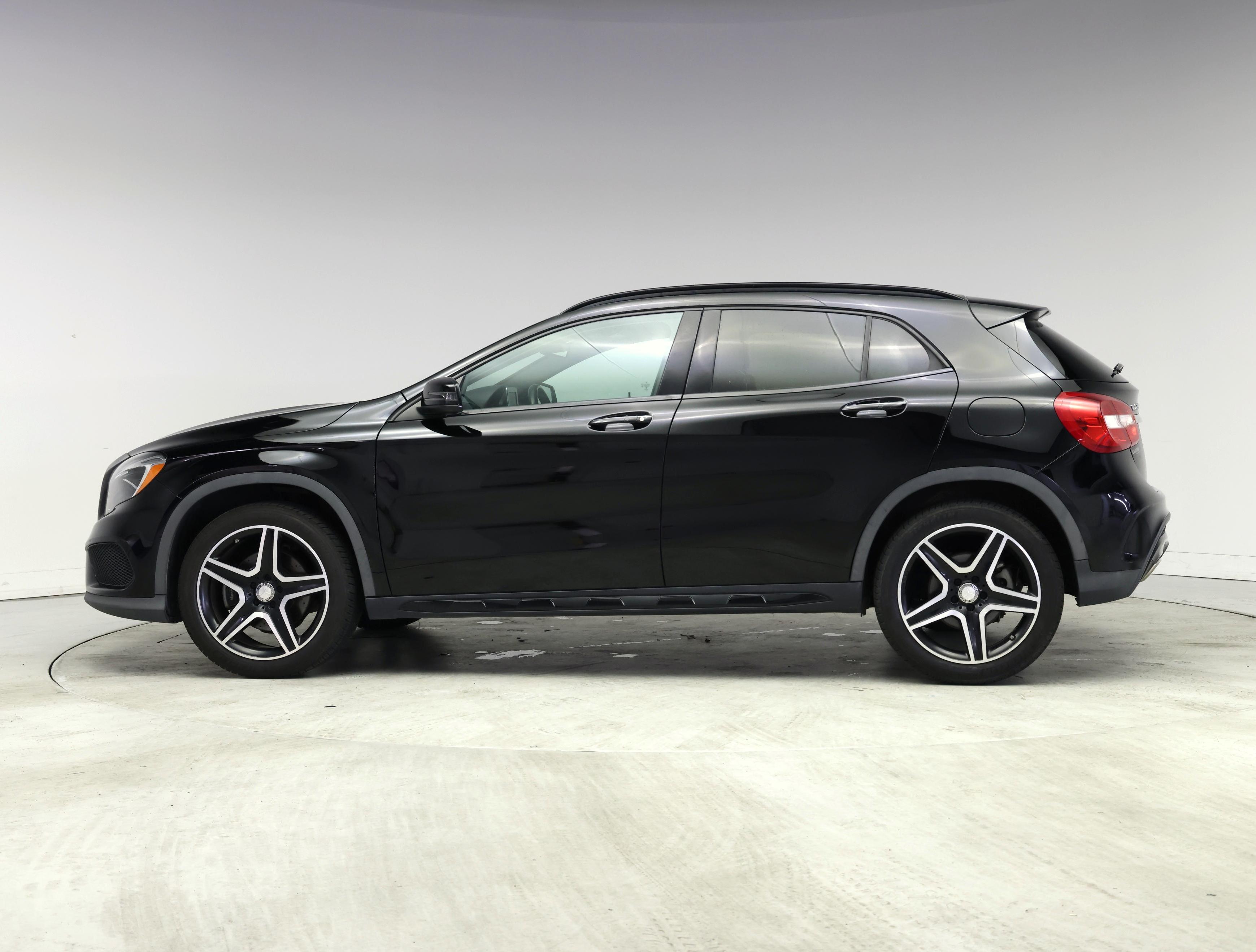 Thumbnail: 2017 Mercedes-Benz GLA - 3