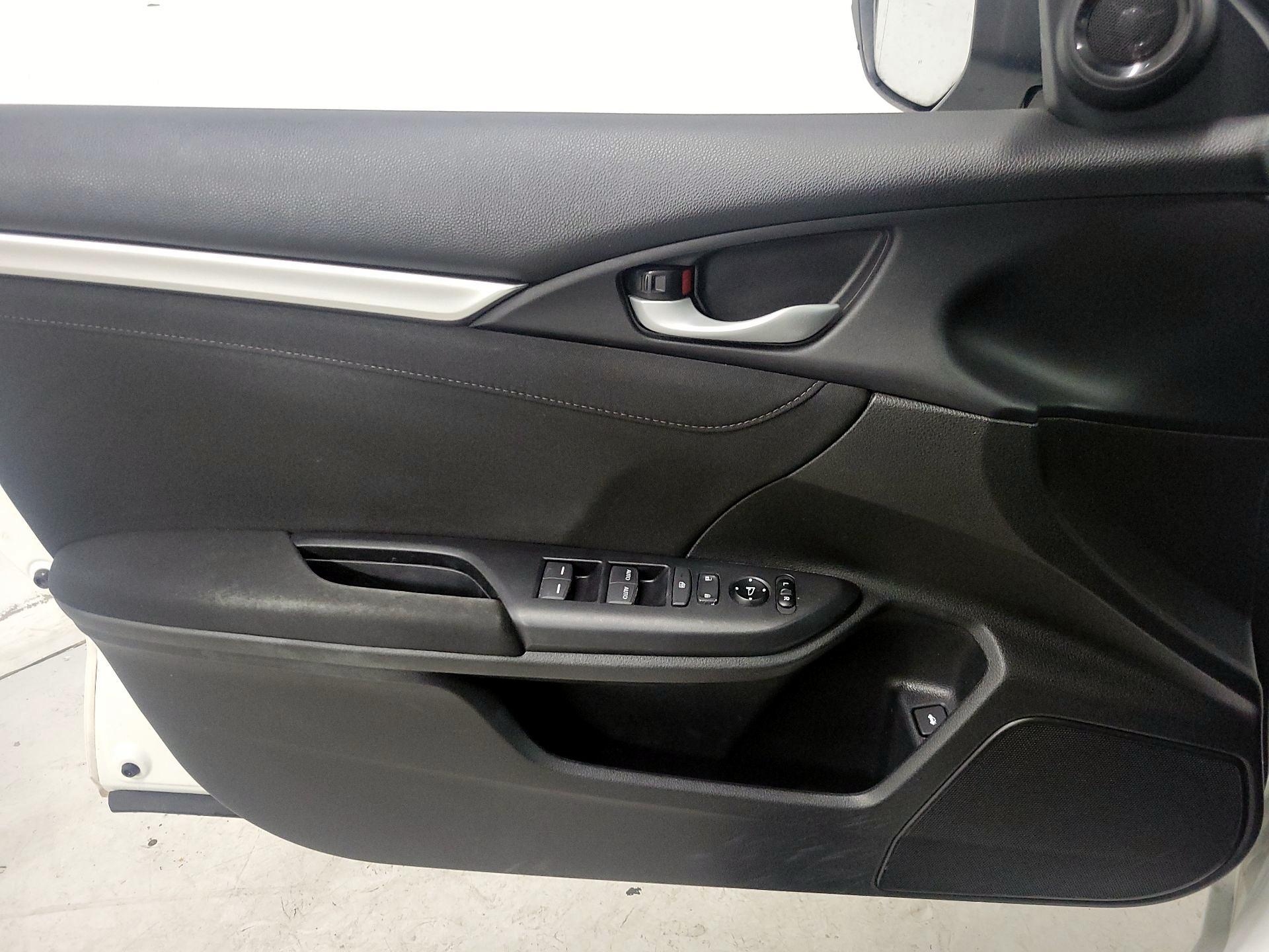 Thumbnail: 2016 Honda Civic - 12
