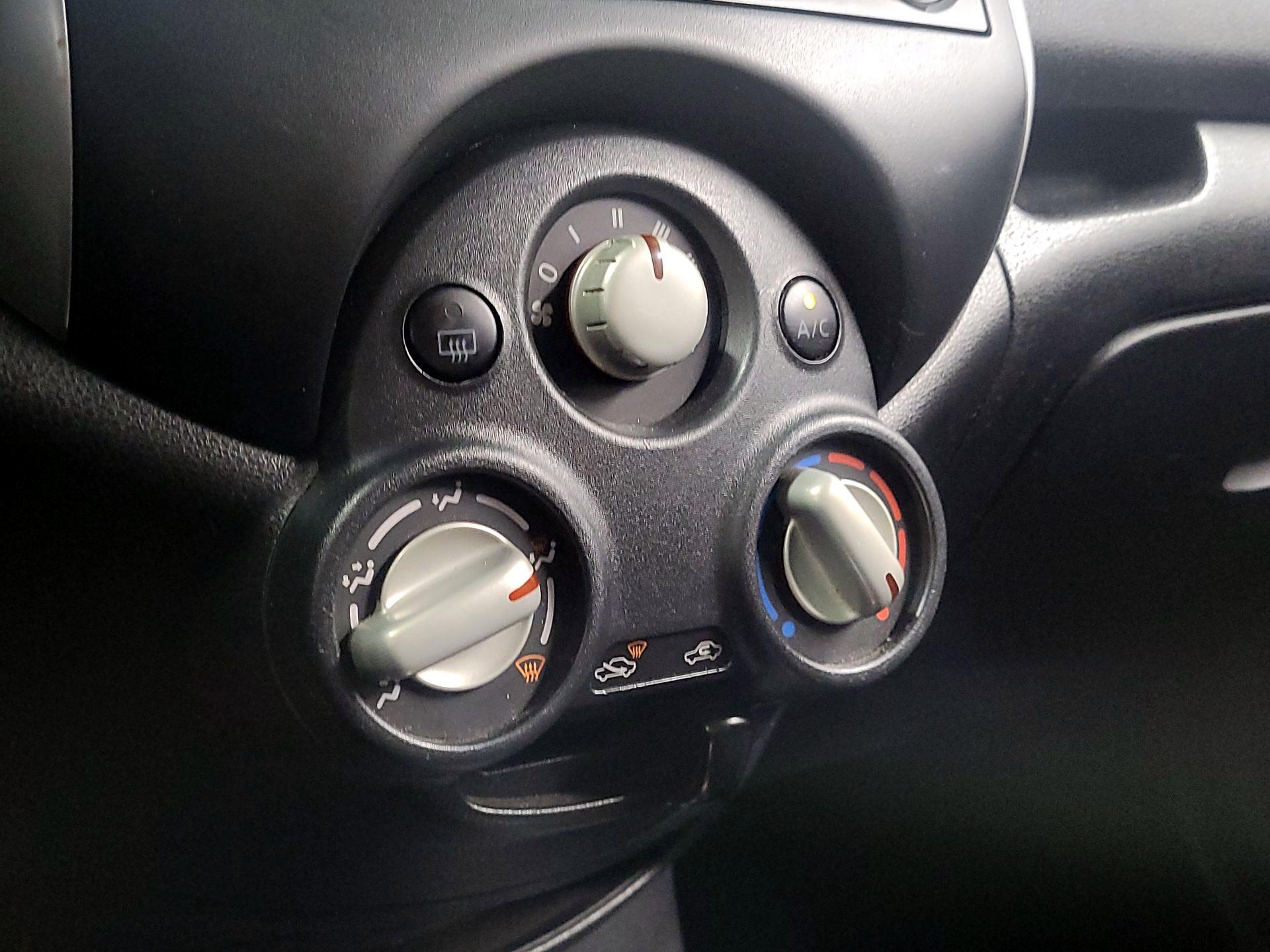Thumbnail: 2014 Nissan Versa Note - 15