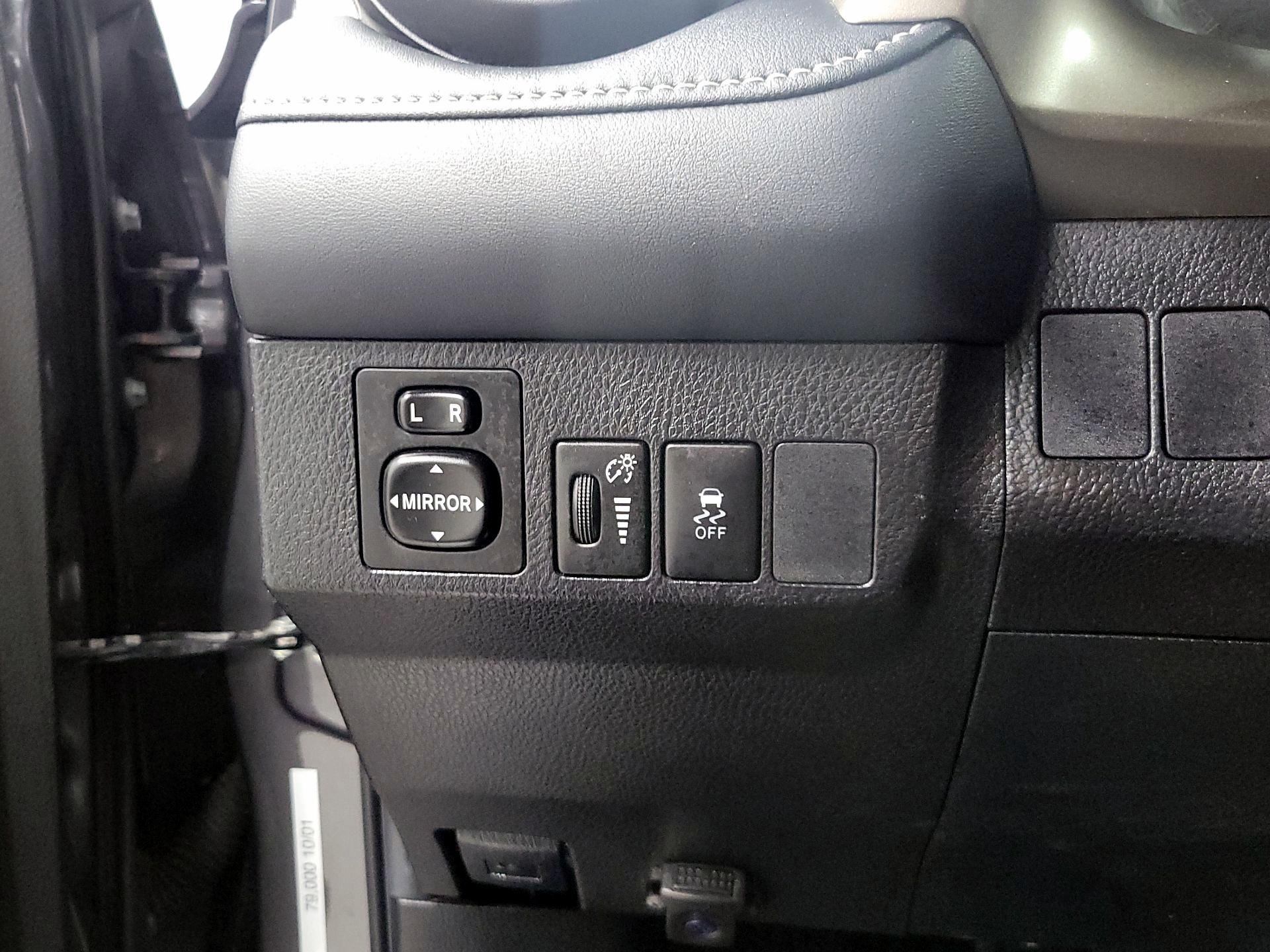Thumbnail: 2015 Toyota RAV4 - 13