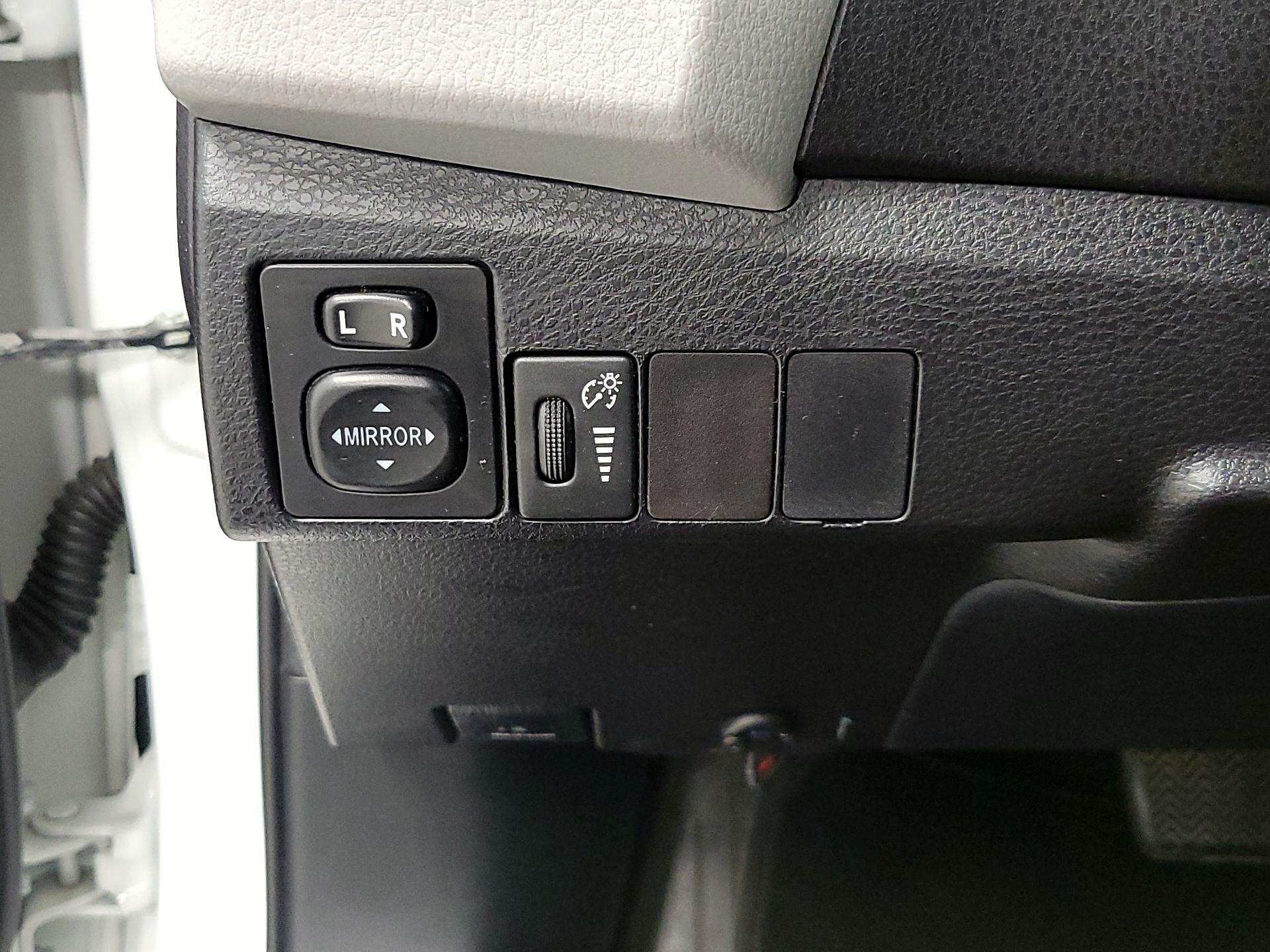 Thumbnail: 2015 Toyota Corolla - 13
