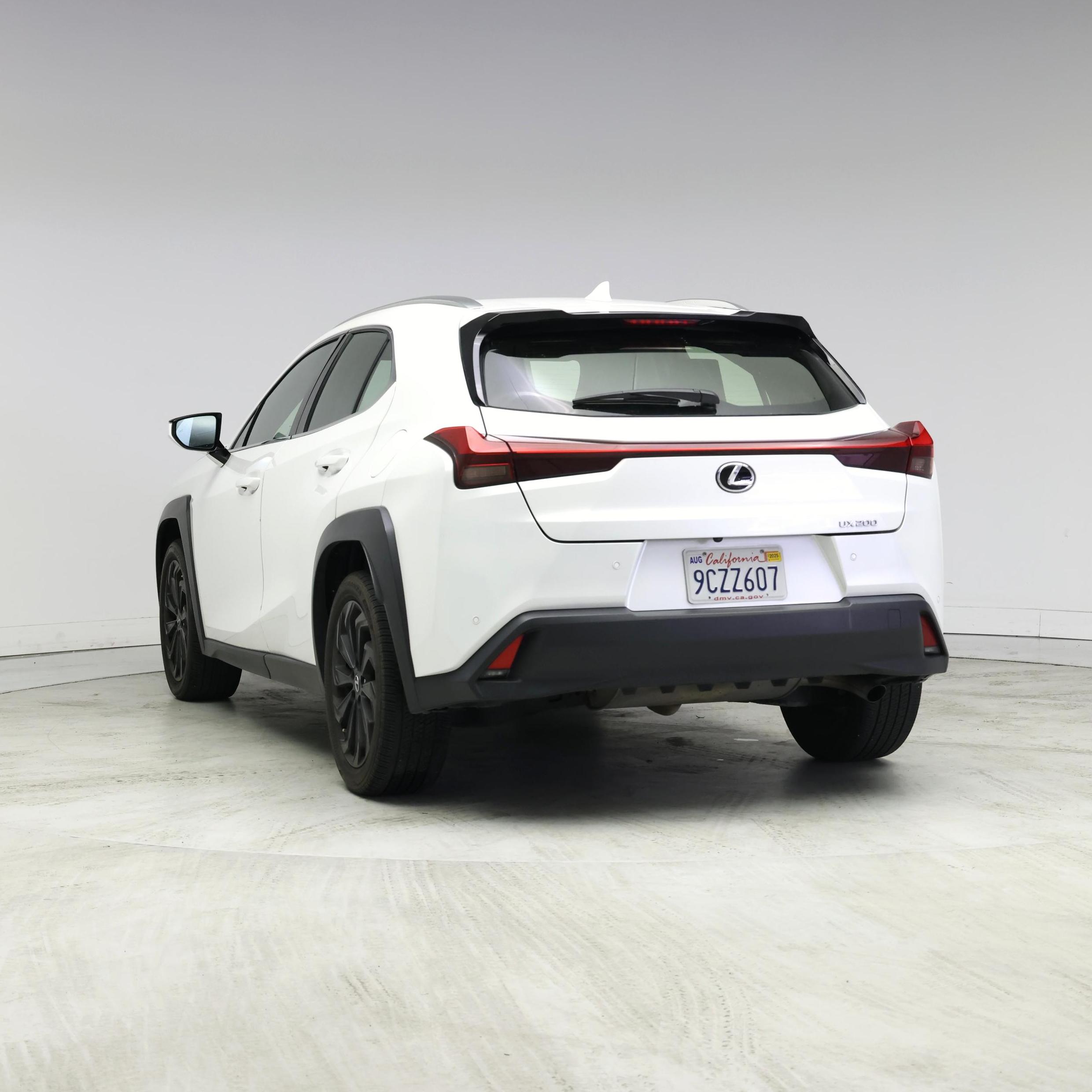 Thumbnail: 2021 Lexus UX - 2