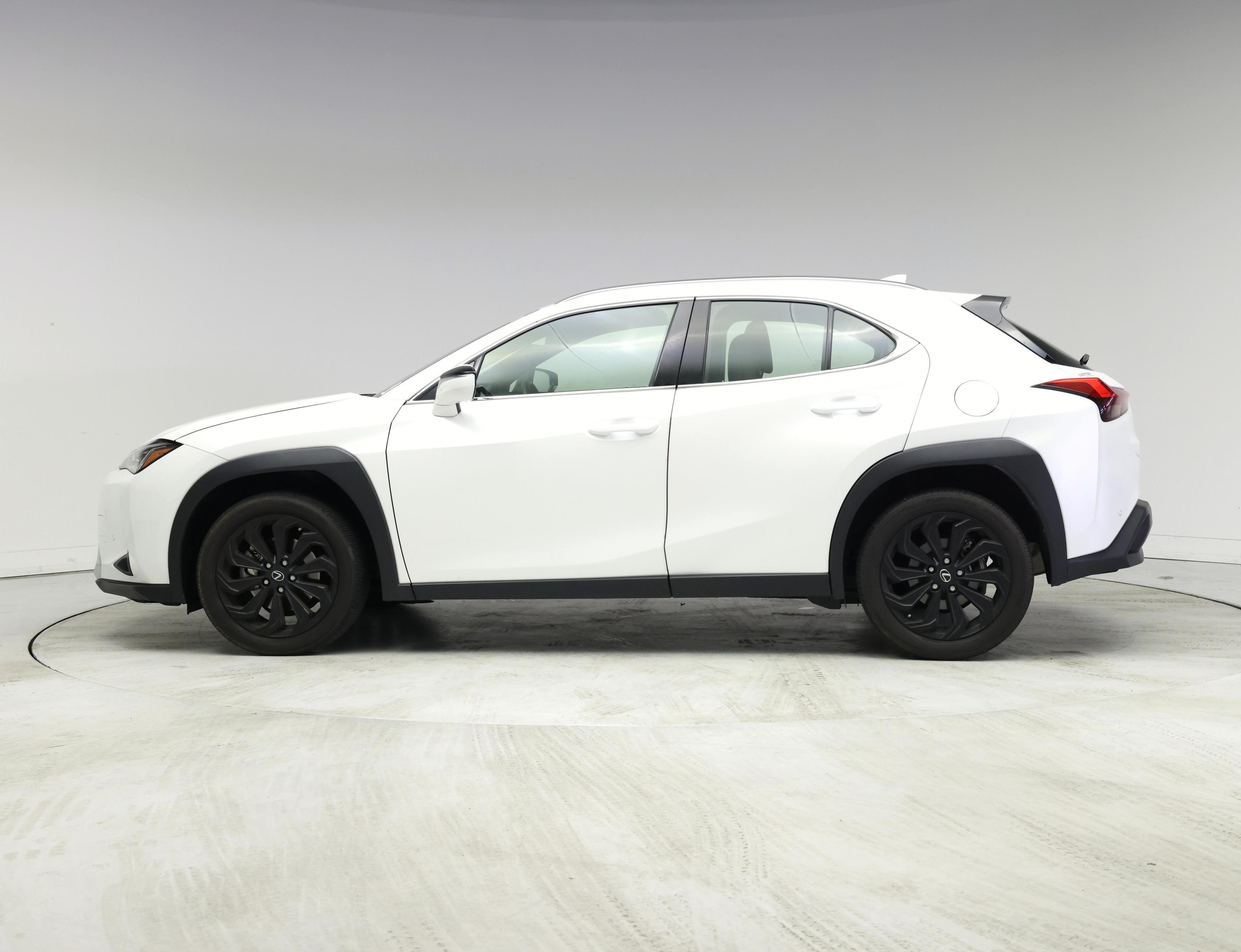 Thumbnail: 2021 Lexus UX - 3