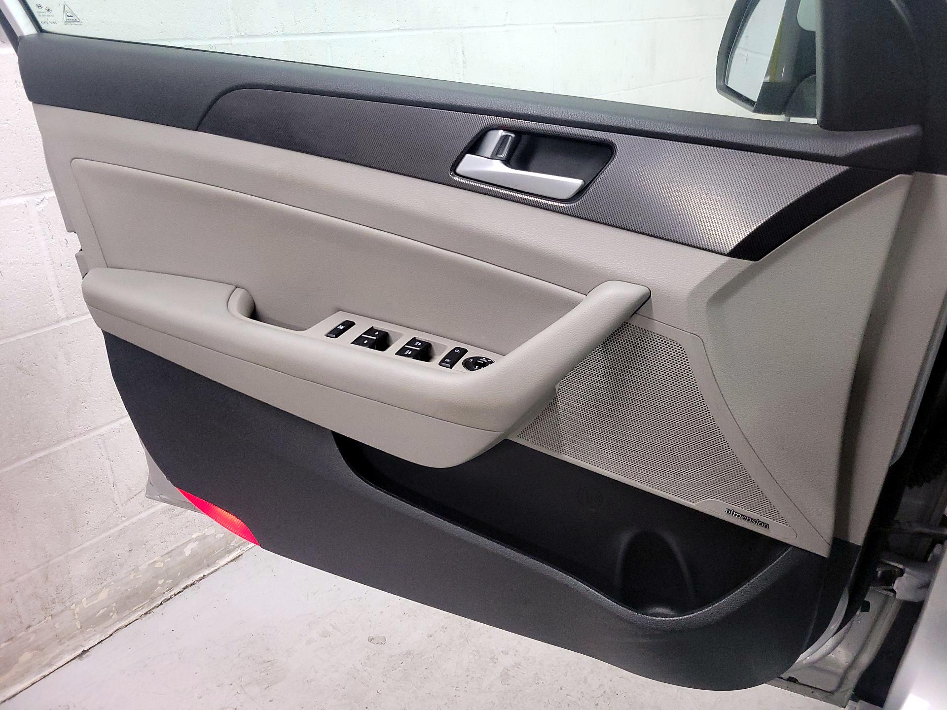 Thumbnail: 2015 Hyundai Sonata - 12