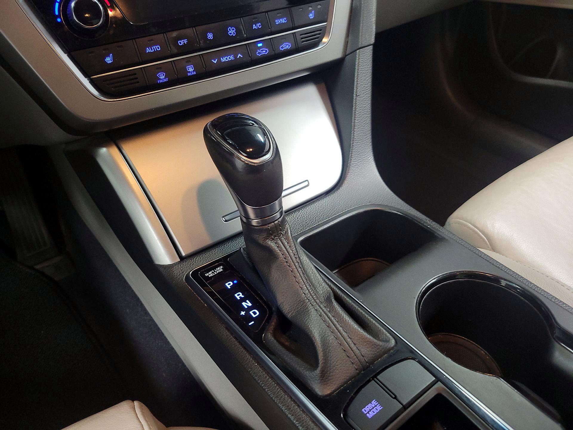 Thumbnail: 2015 Hyundai Sonata - 17
