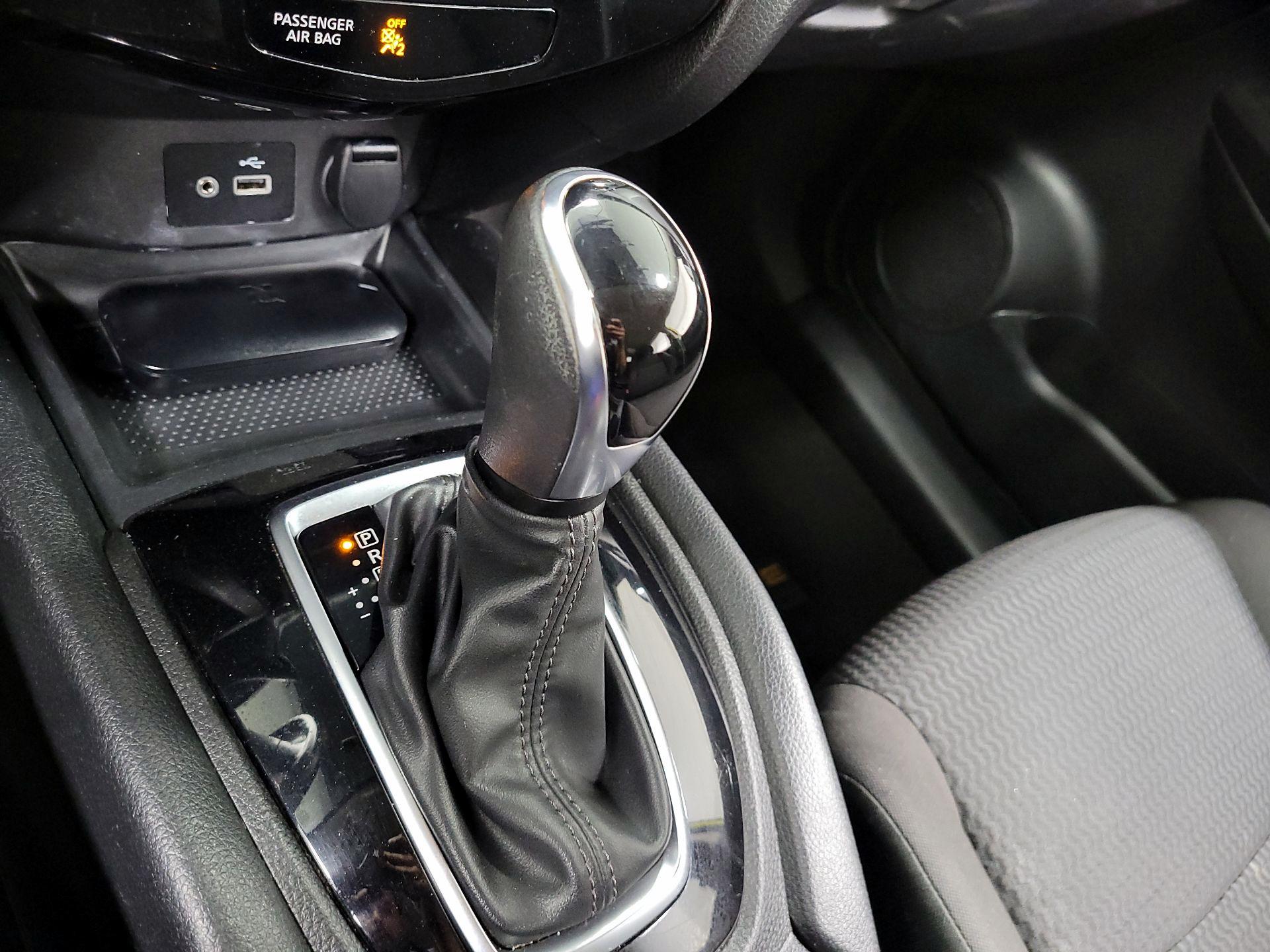 Thumbnail: 2020 Nissan Rogue Sport - 15