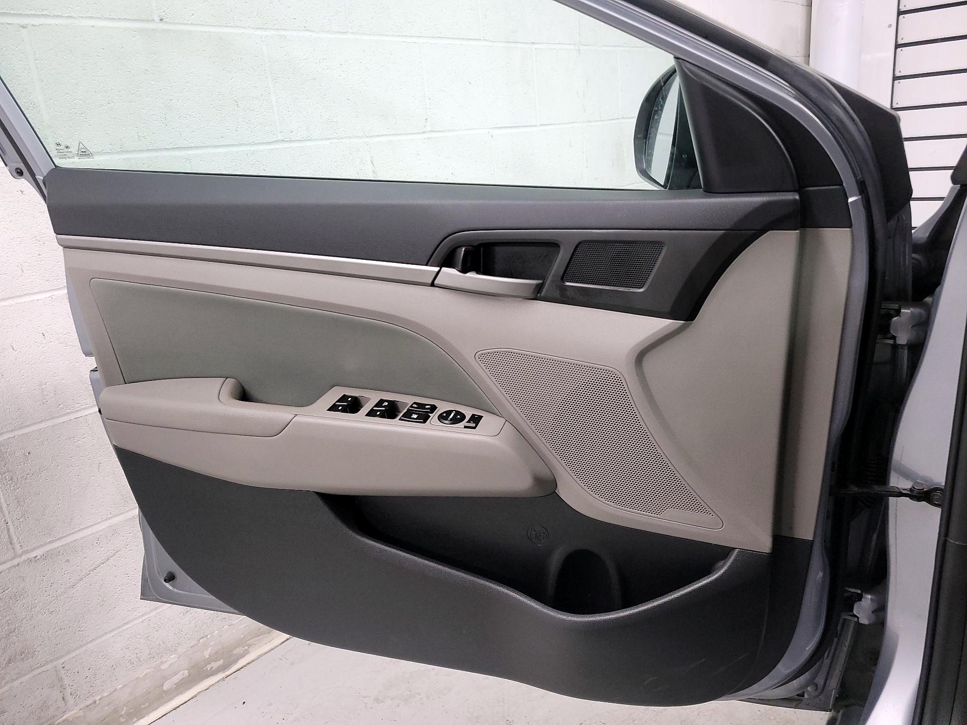 Thumbnail: 2017 Hyundai Elantra - 12