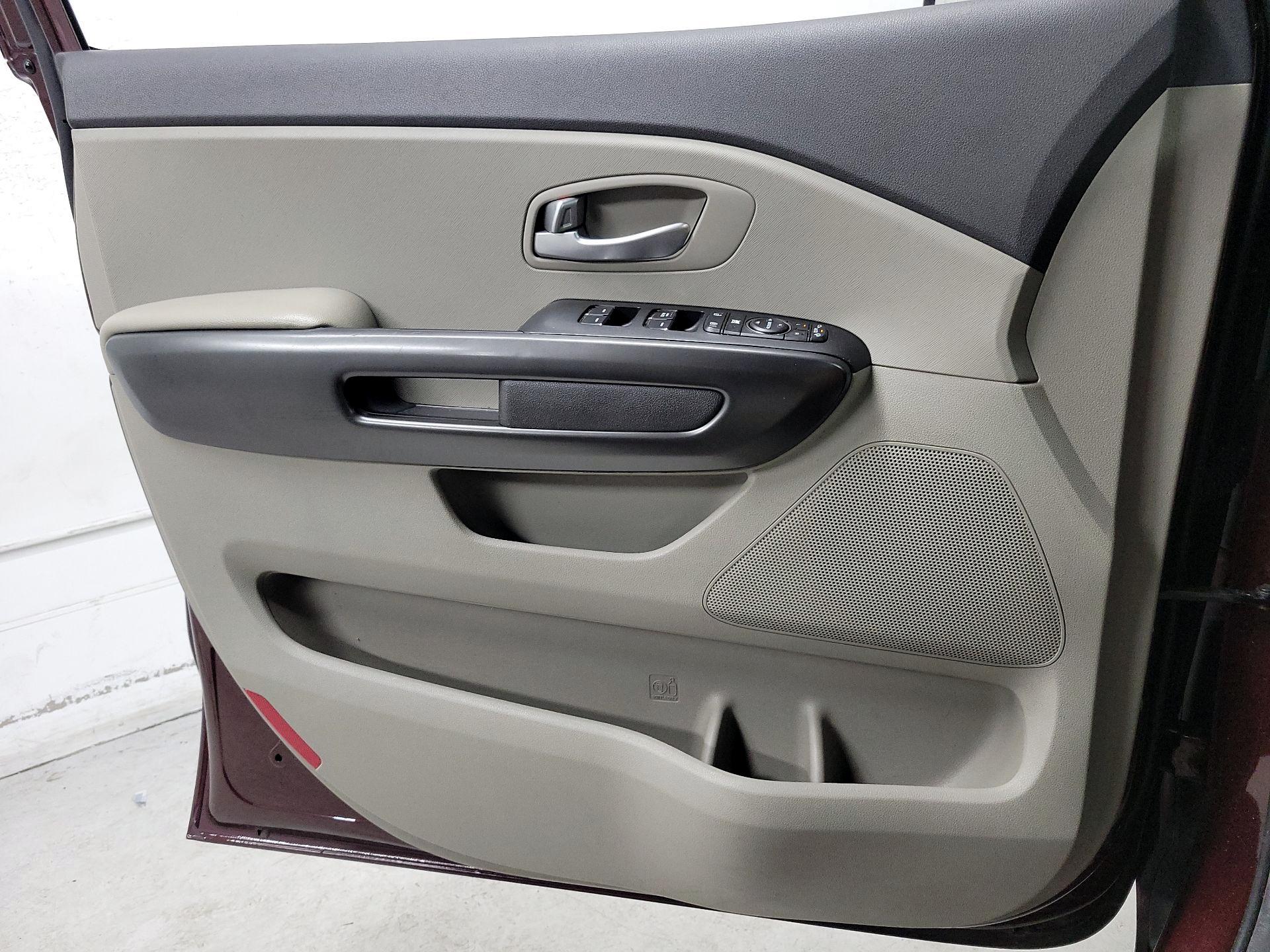 Thumbnail: 2016 Kia Sedona - 12