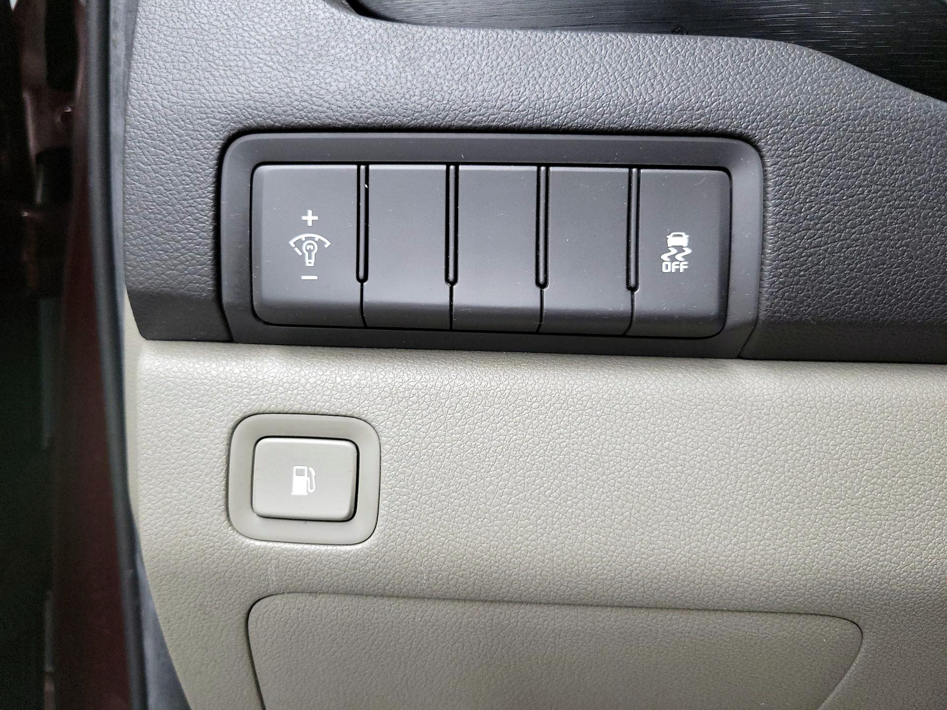 Thumbnail: 2016 Kia Sedona - 13