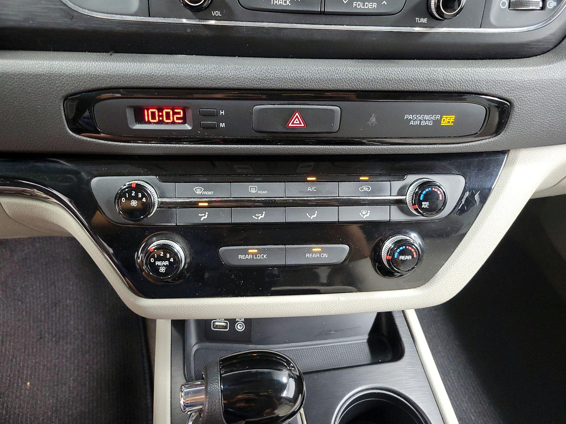 Thumbnail: 2016 Kia Sedona - 16