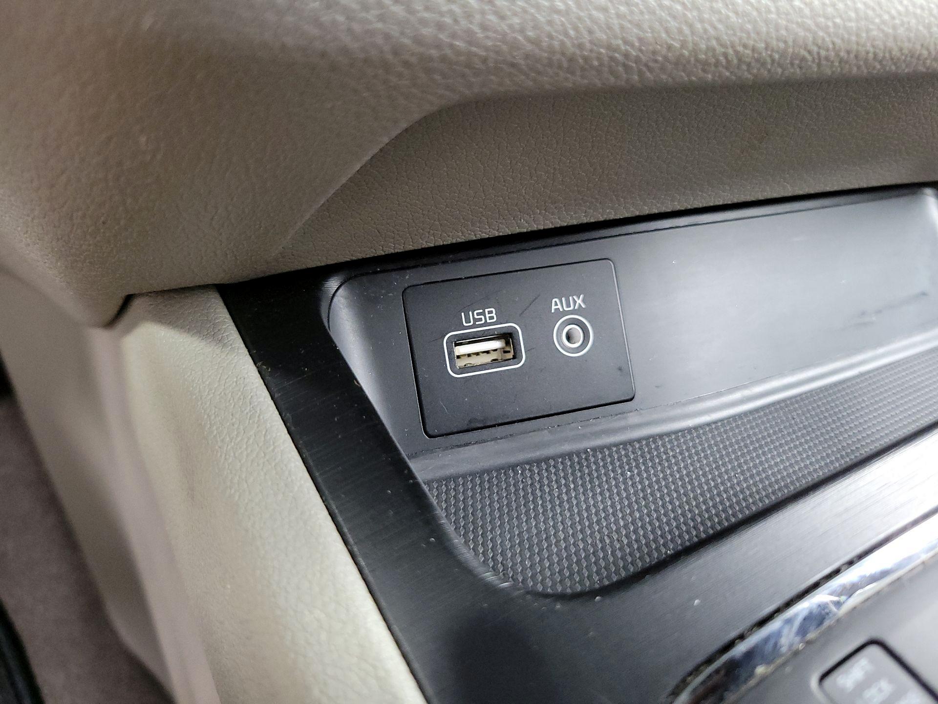 Thumbnail: 2016 Kia Sedona - 18