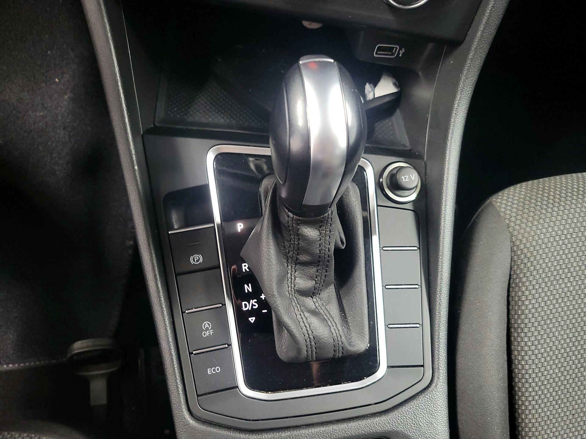 Thumbnail: 2019 Volkswagen Jetta - 16