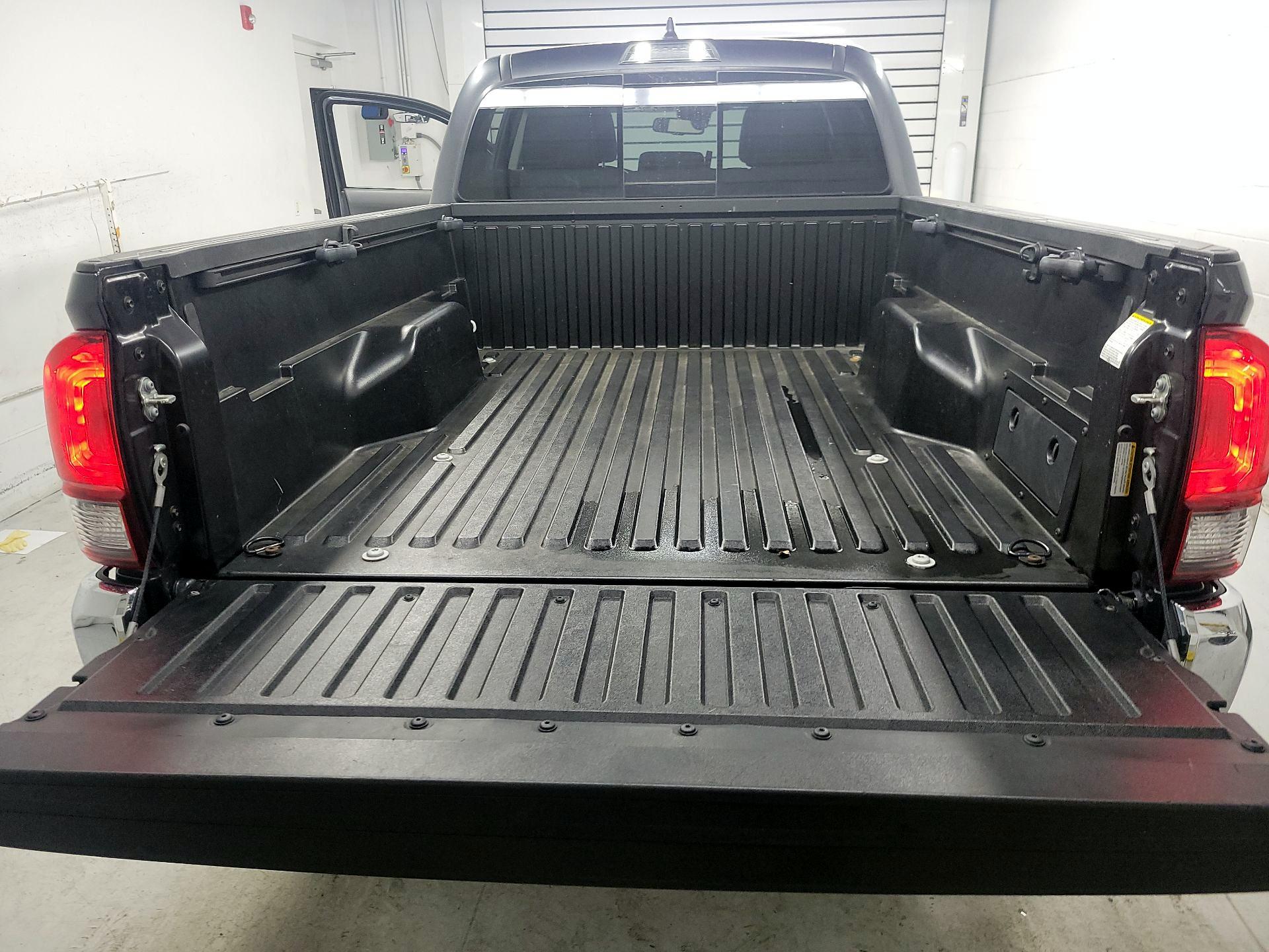 Thumbnail: 2022 Toyota Tacoma - 19