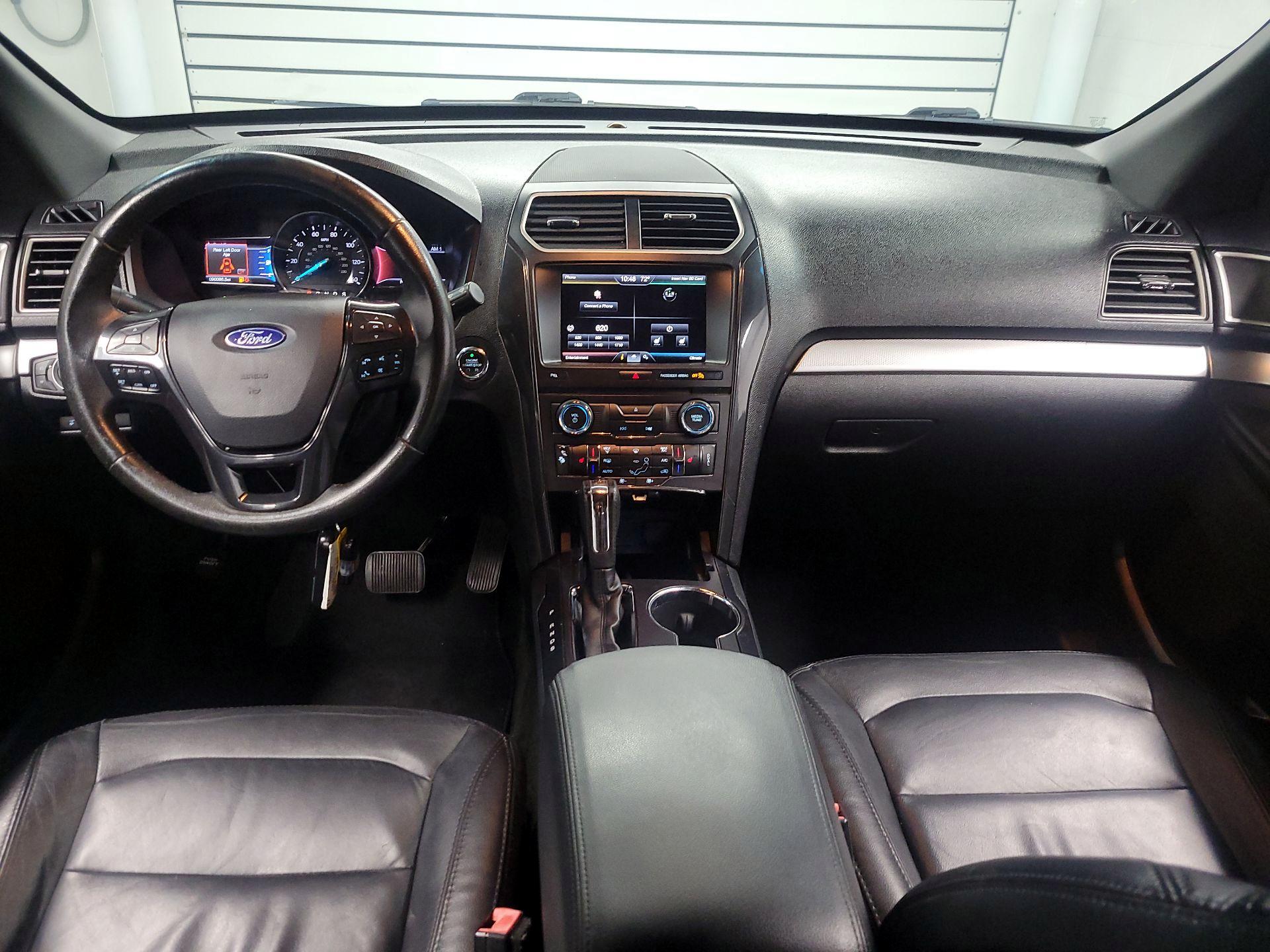 Thumbnail: 2016 Ford Explorer - 9