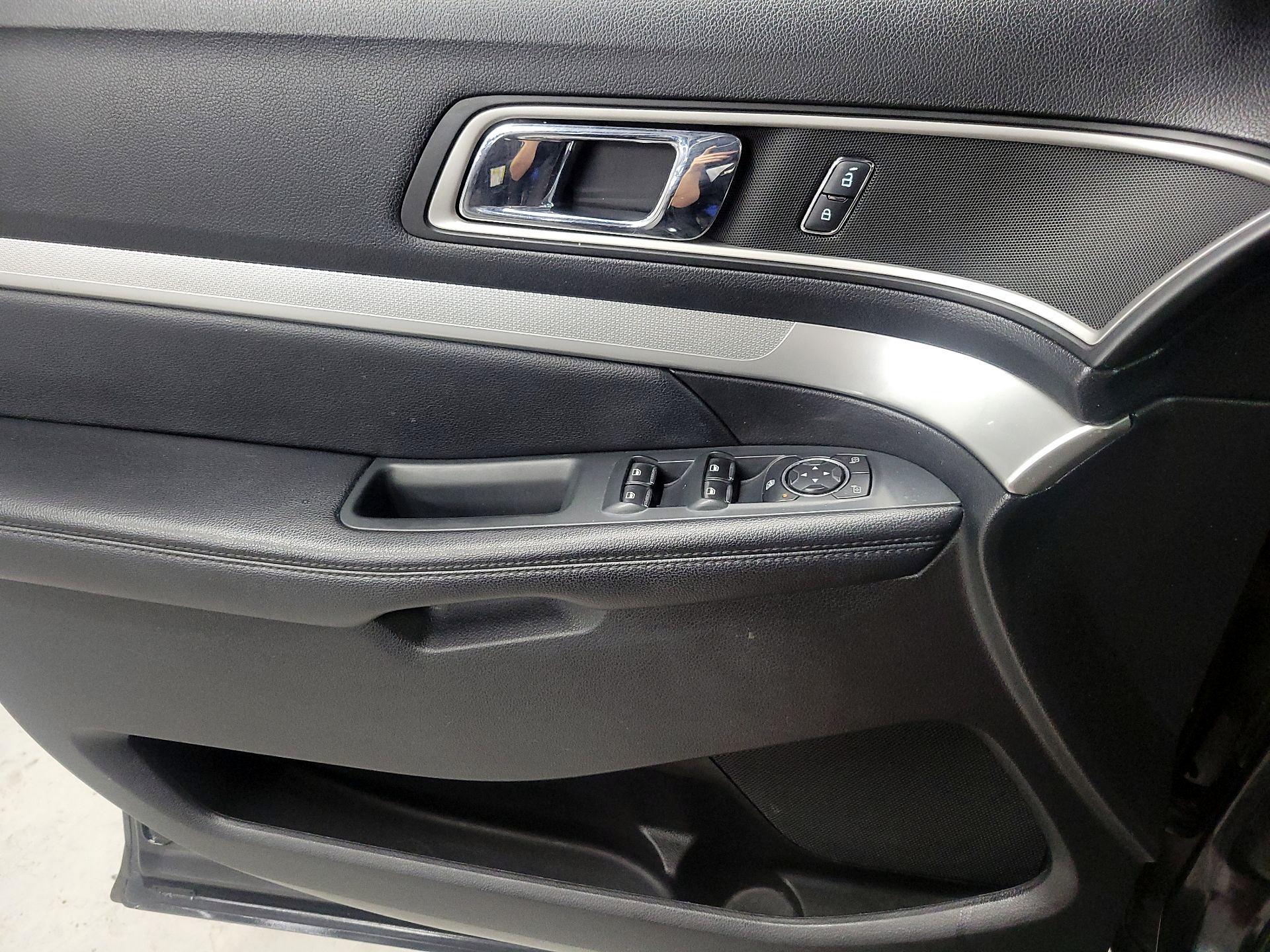 Thumbnail: 2016 Ford Explorer - 12