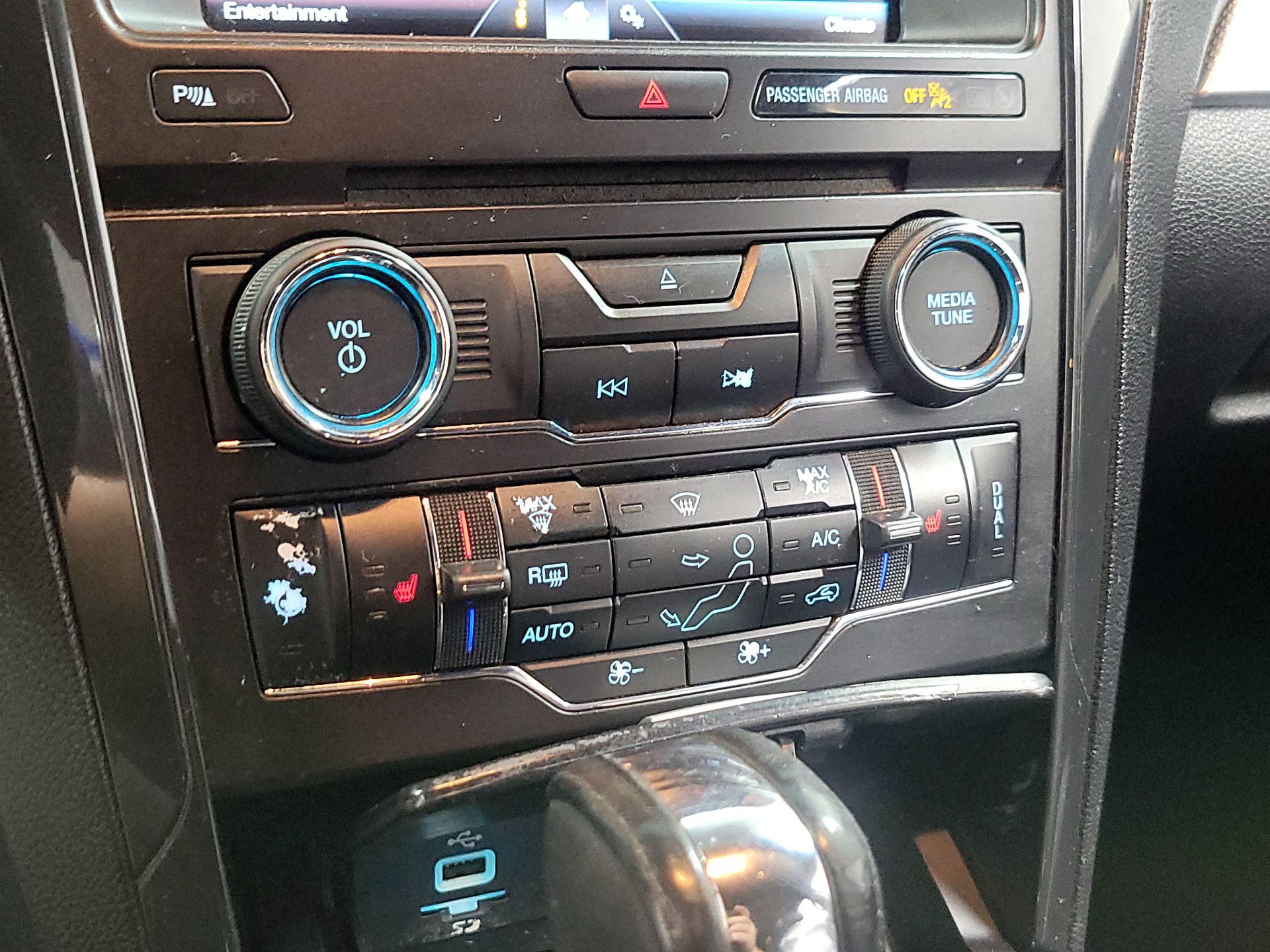 Thumbnail: 2016 Ford Explorer - 14
