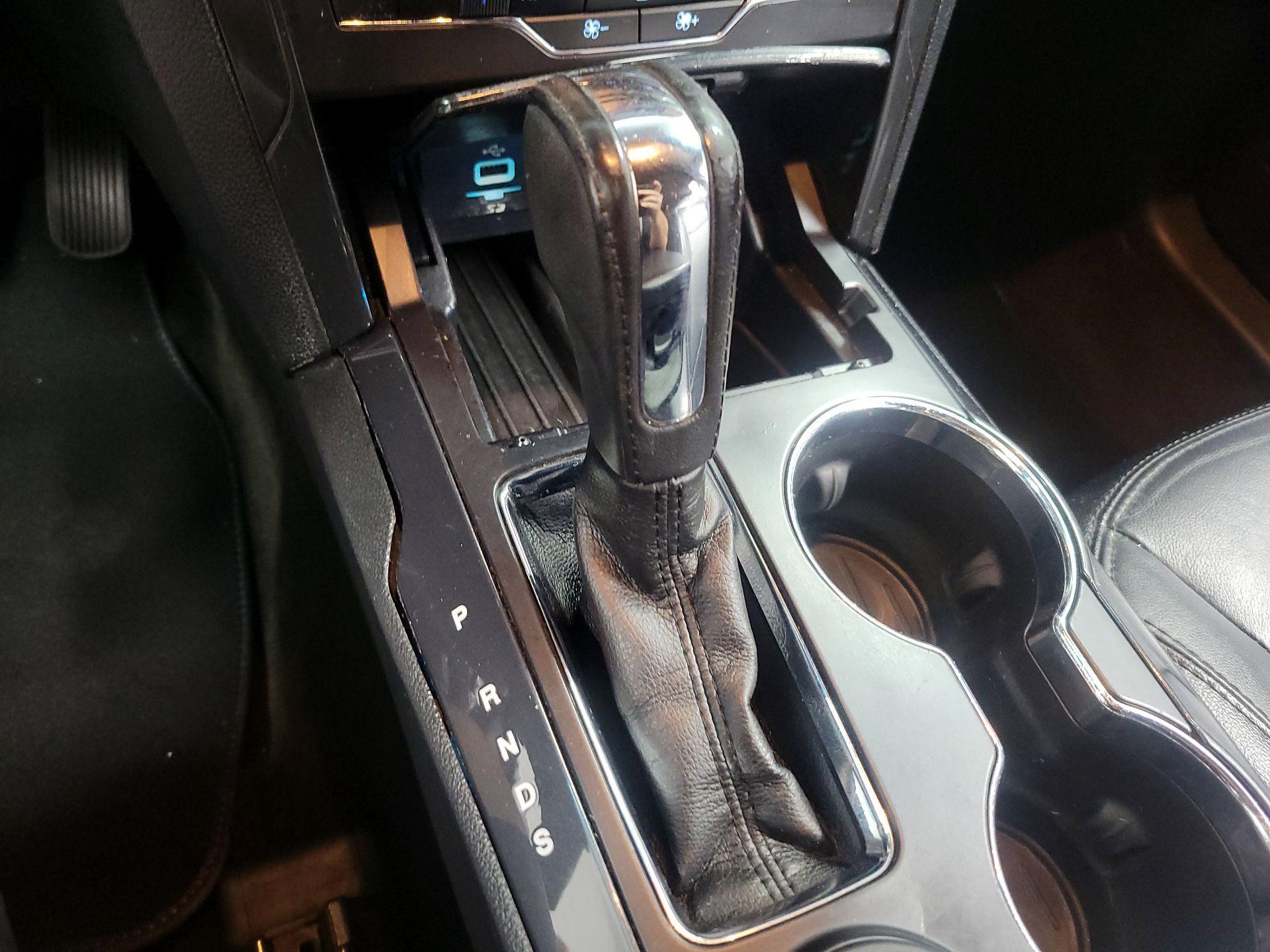 Thumbnail: 2016 Ford Explorer - 15