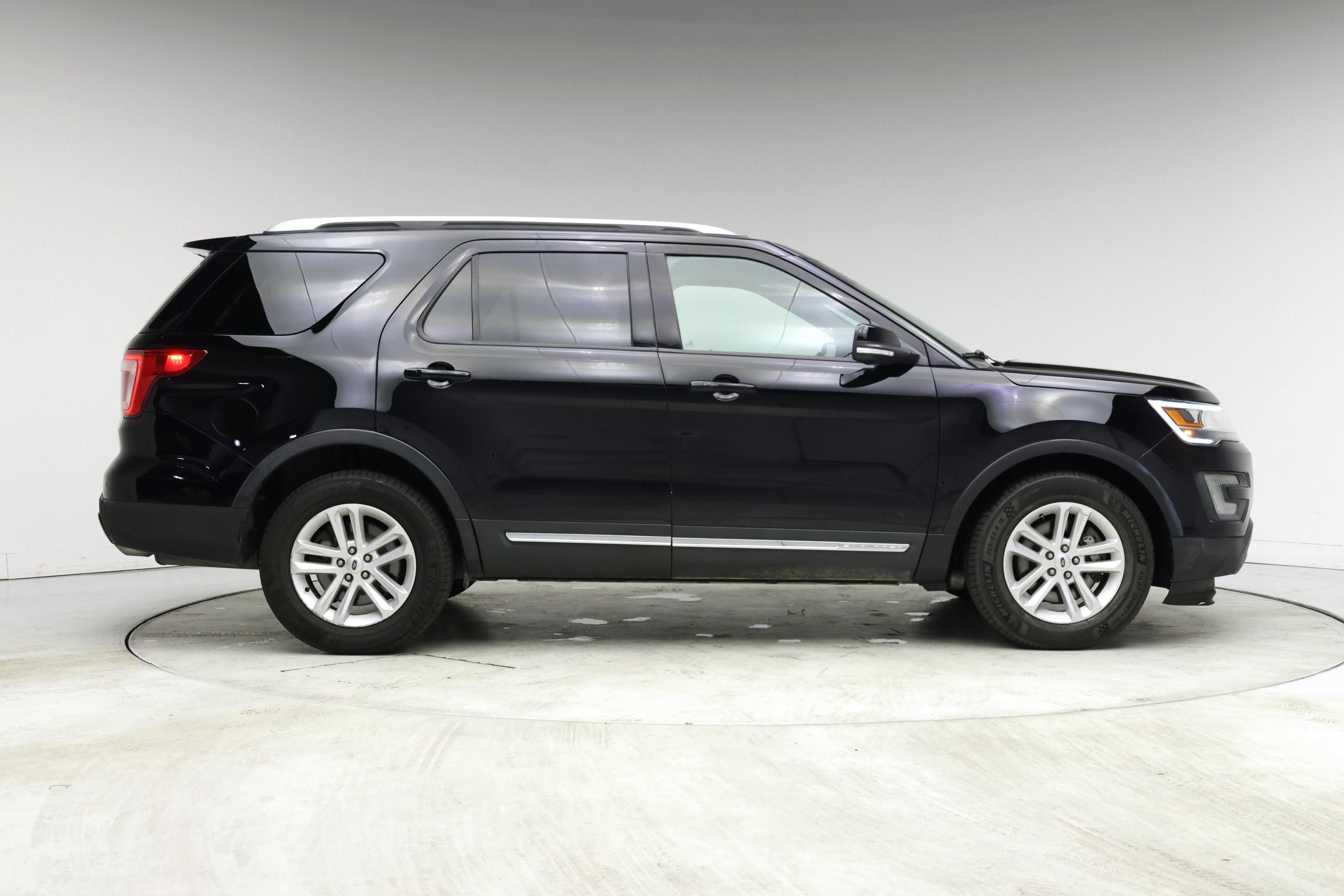 Thumbnail: 2016 Ford Explorer - 7