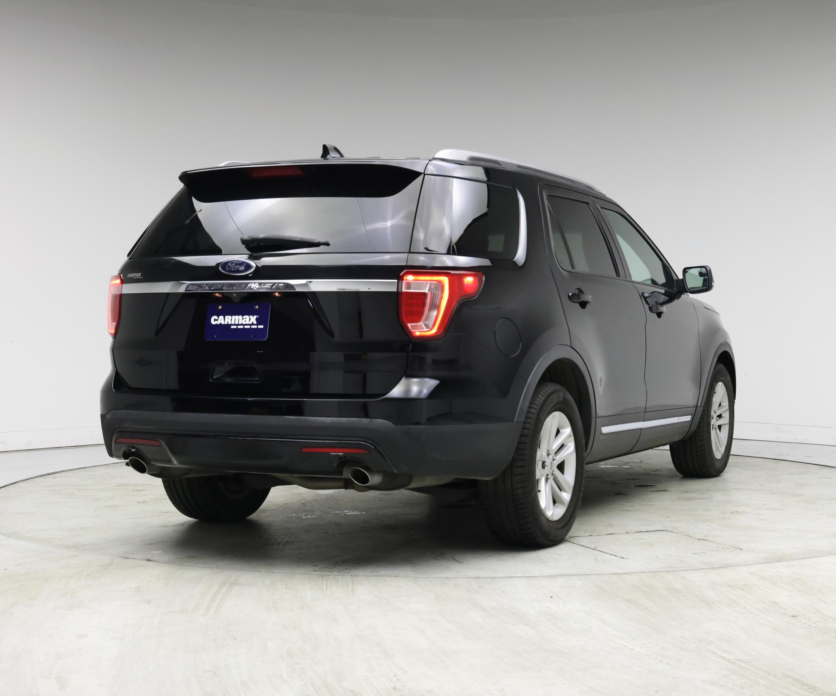 Thumbnail: 2016 Ford Explorer - 8