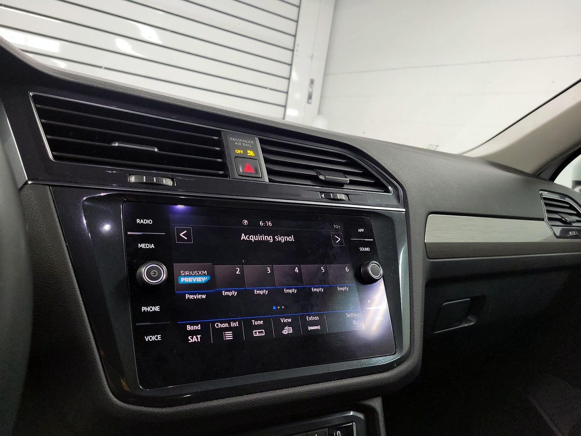 Thumbnail: 2020 Volkswagen Tiguan - 15
