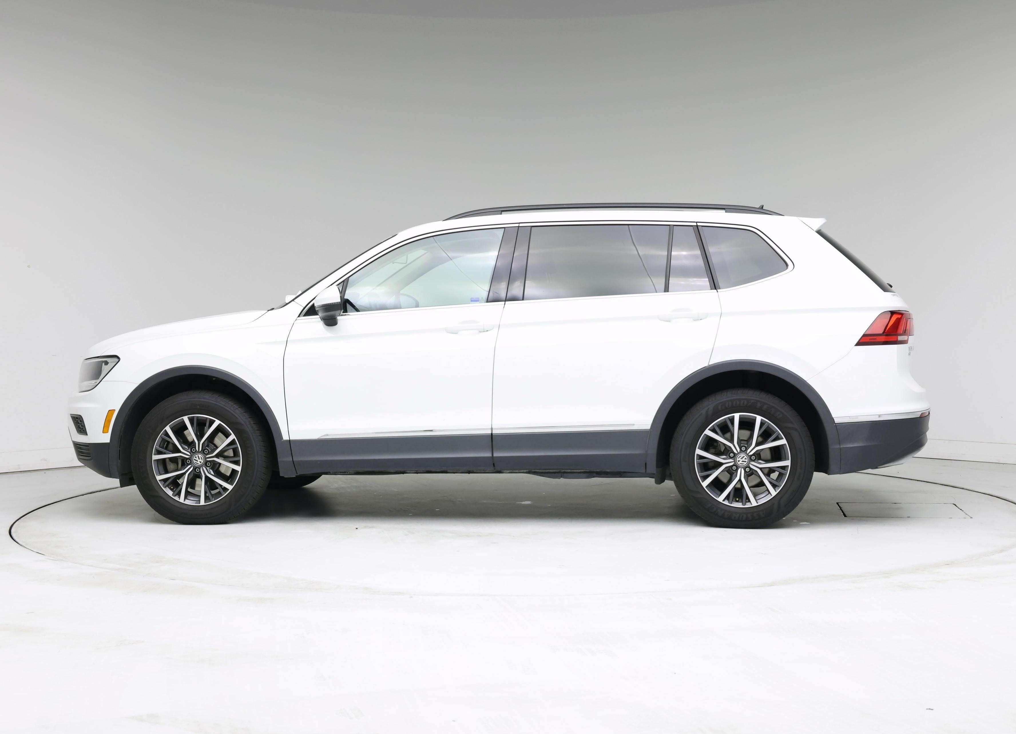 Thumbnail: 2020 Volkswagen Tiguan - 3