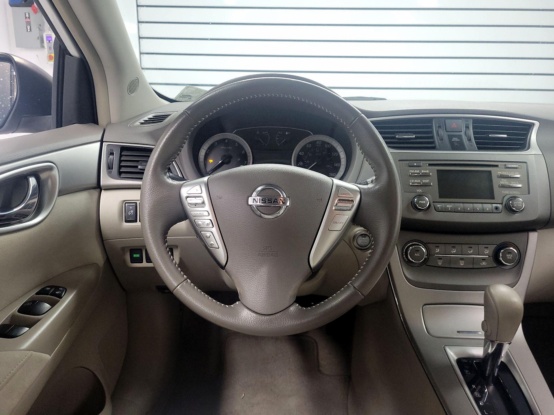 Thumbnail: 2013 Nissan Sentra - 10