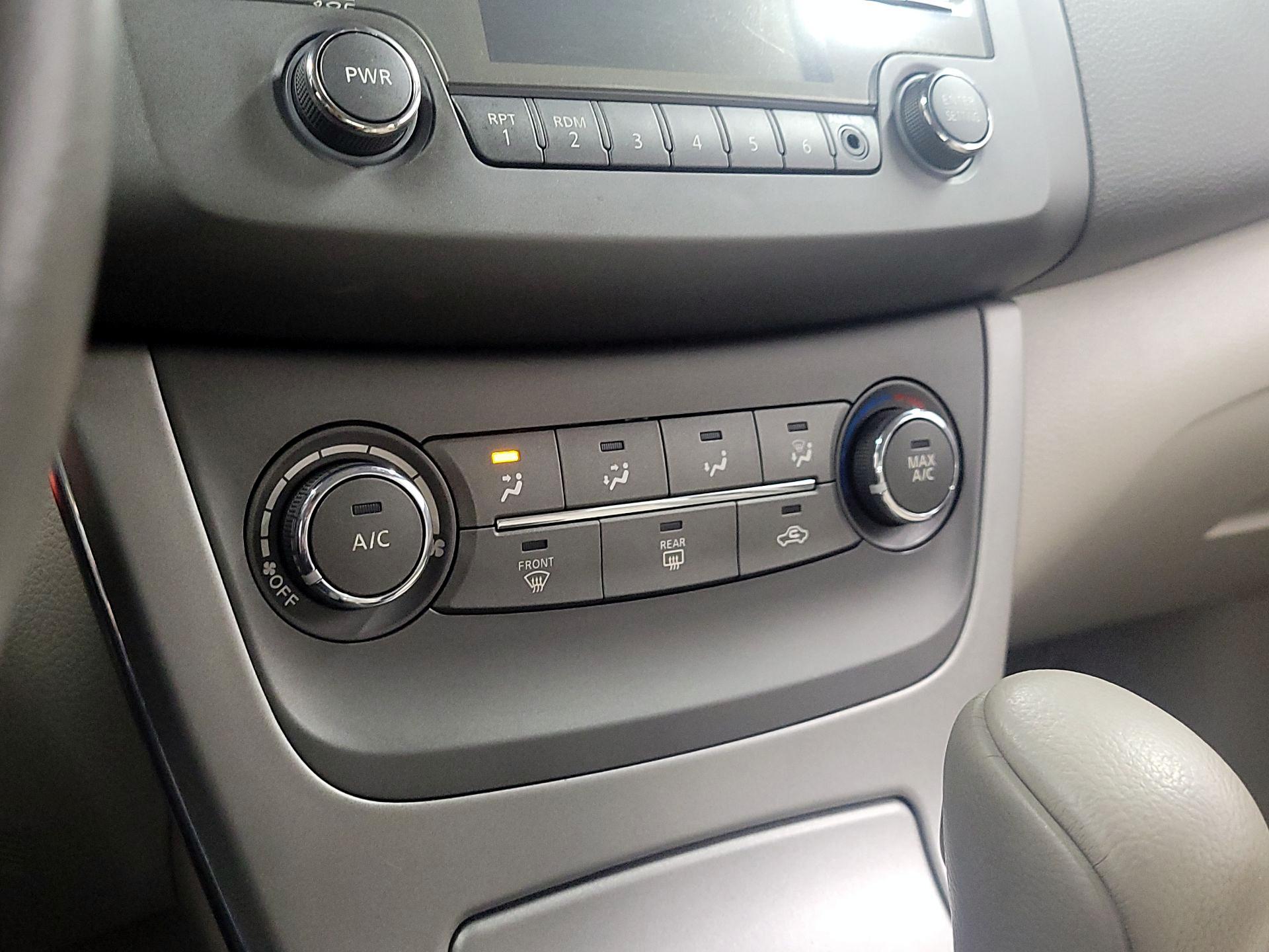 Thumbnail: 2013 Nissan Sentra - 15