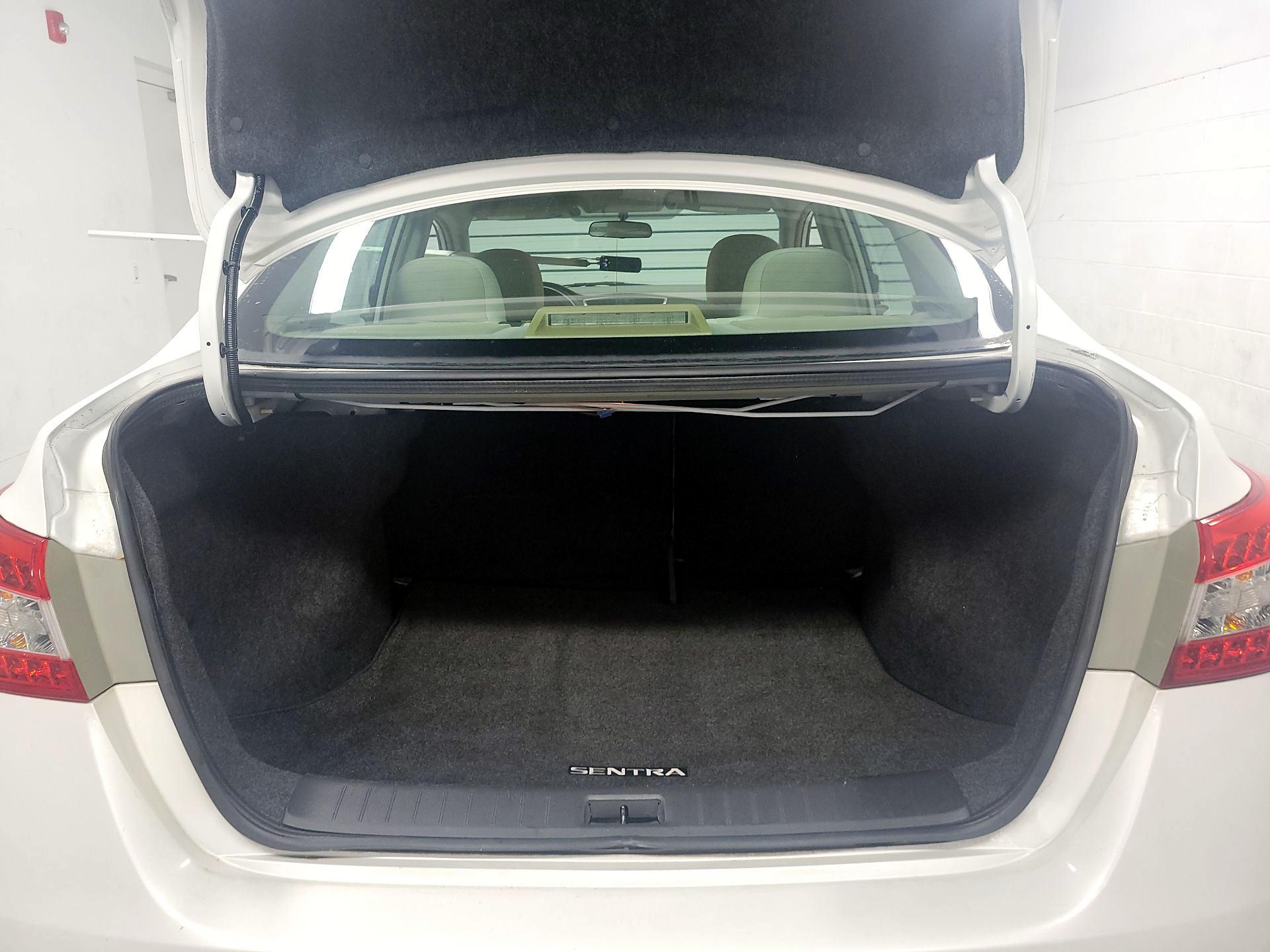 Thumbnail: 2013 Nissan Sentra - 18