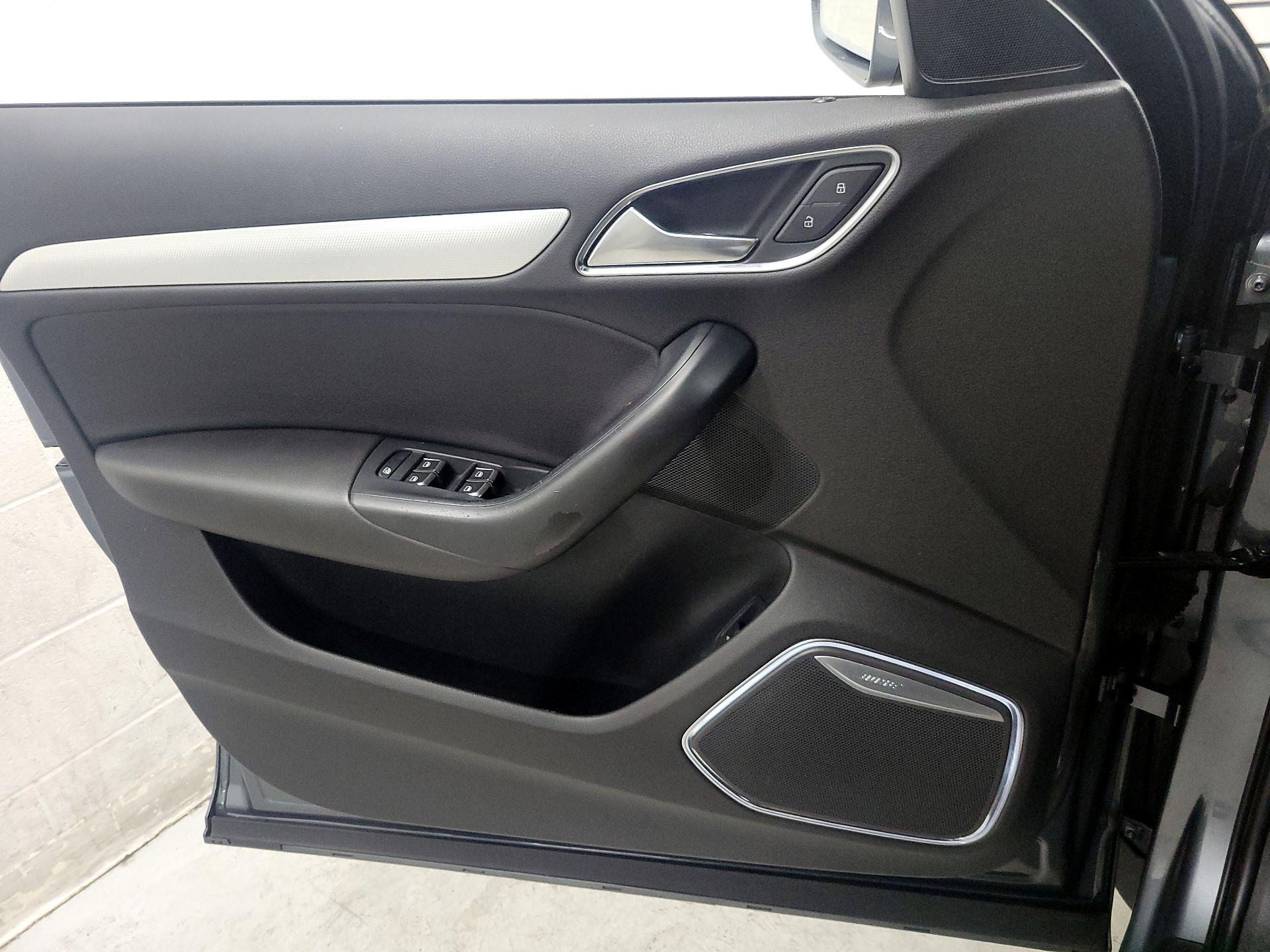 Thumbnail: 2015 Audi Q3 - 12