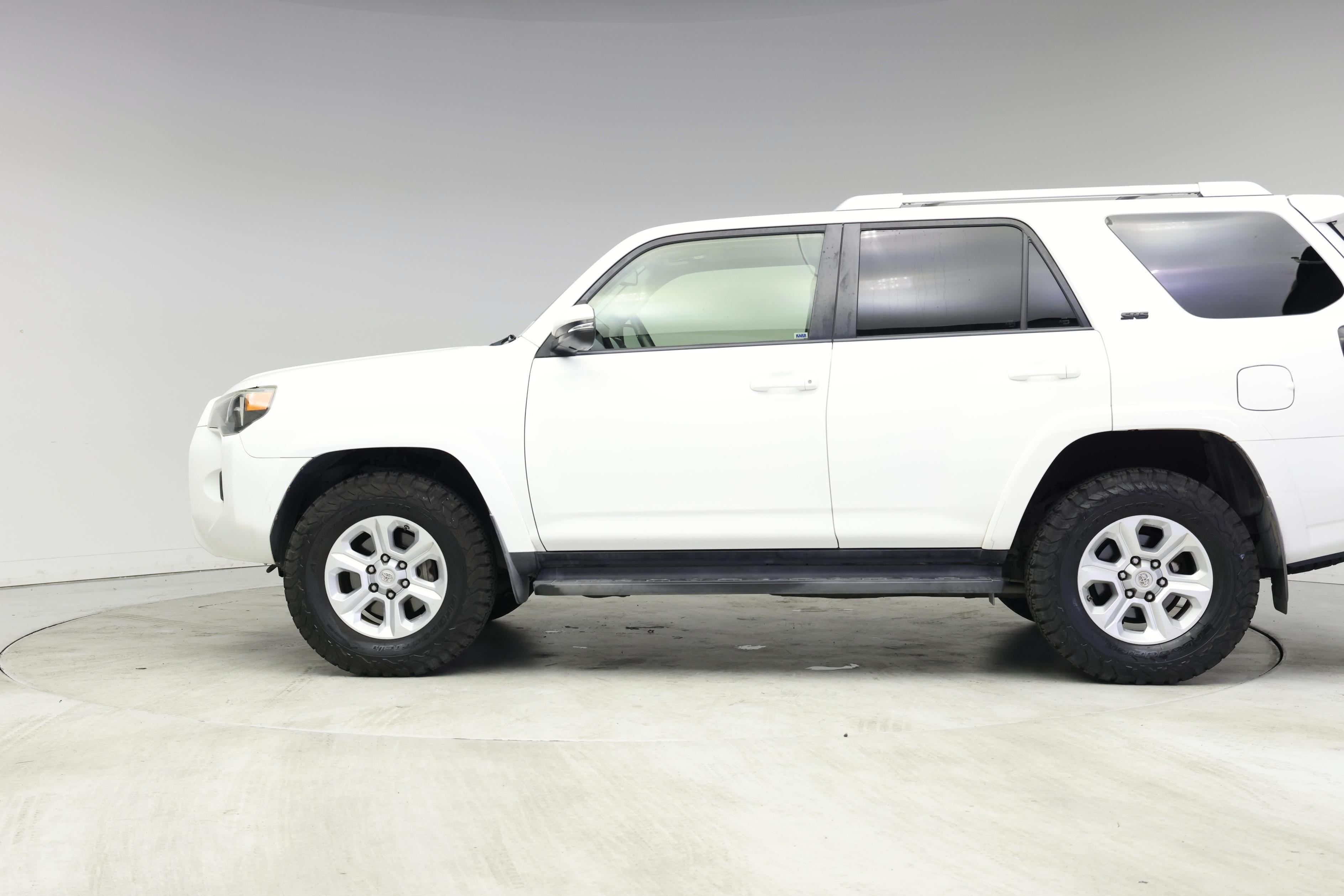 Thumbnail: 2016 Toyota 4Runner - 3