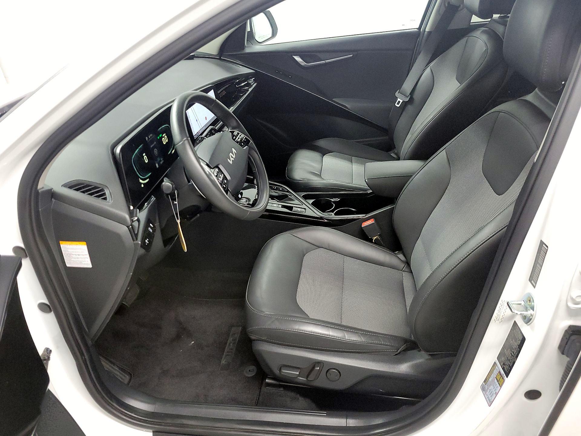 Thumbnail: 2023 Kia Niro - 11