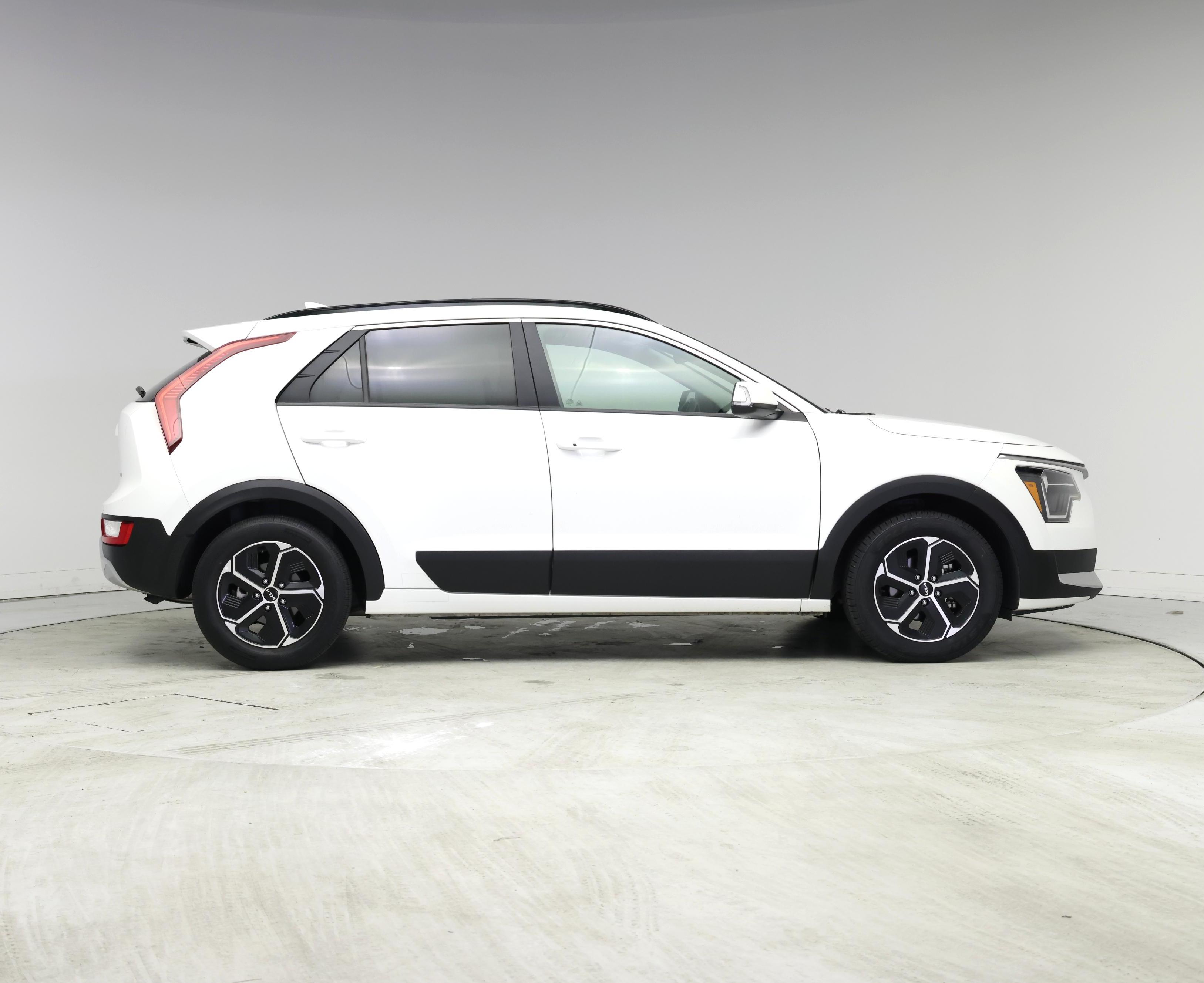 Thumbnail: 2023 Kia Niro - 7