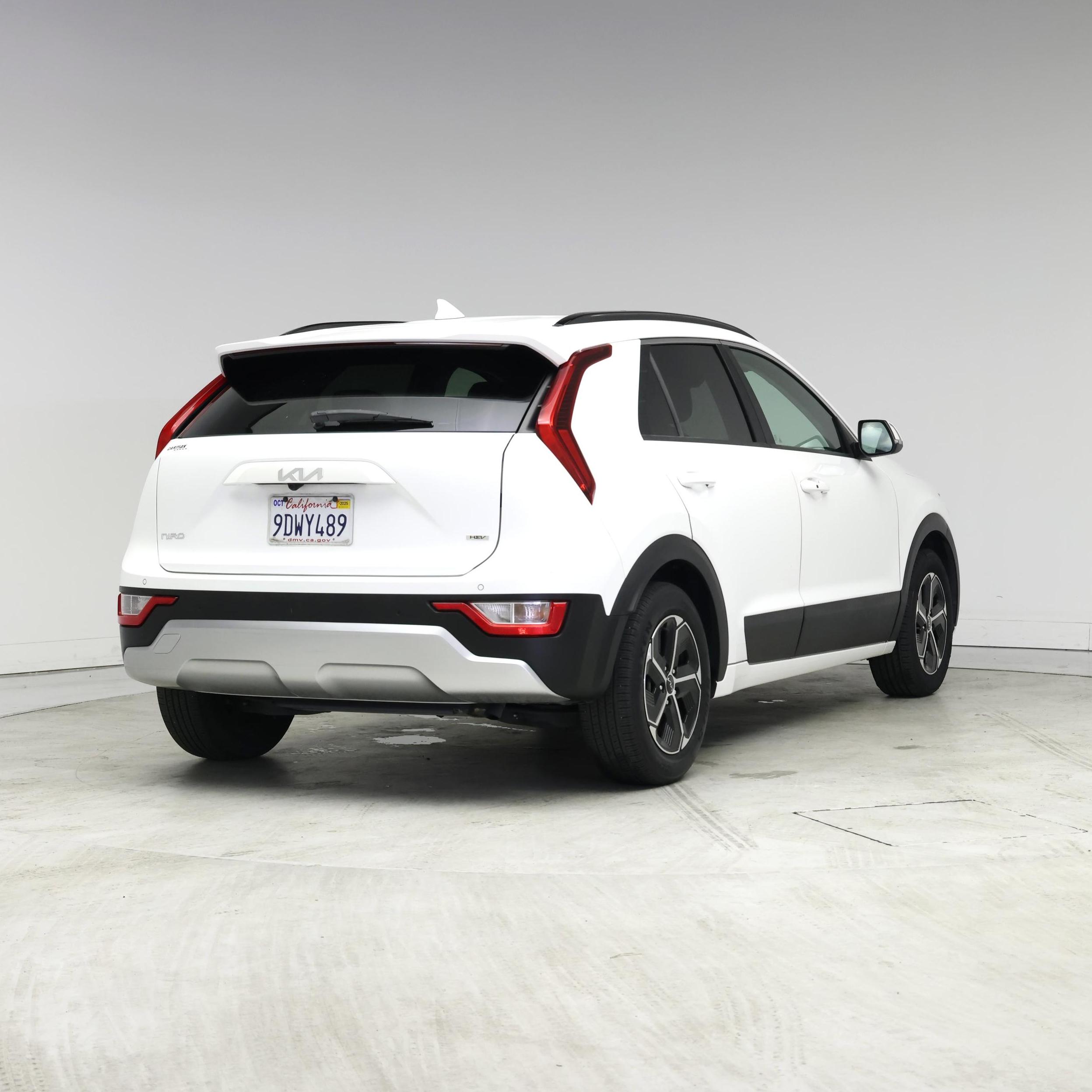 Thumbnail: 2023 Kia Niro - 8