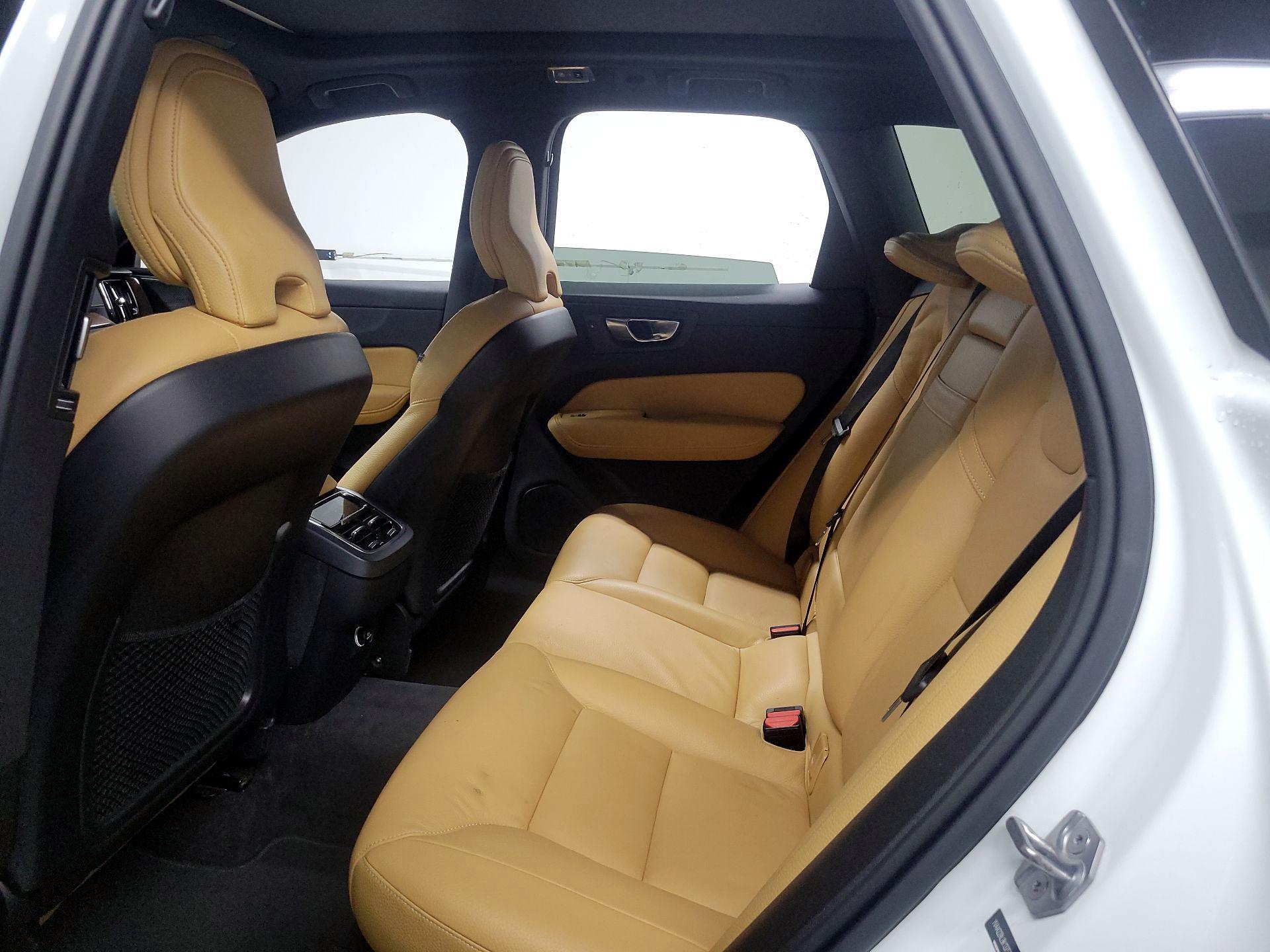 Thumbnail: 2019 Volvo XC60 - 17