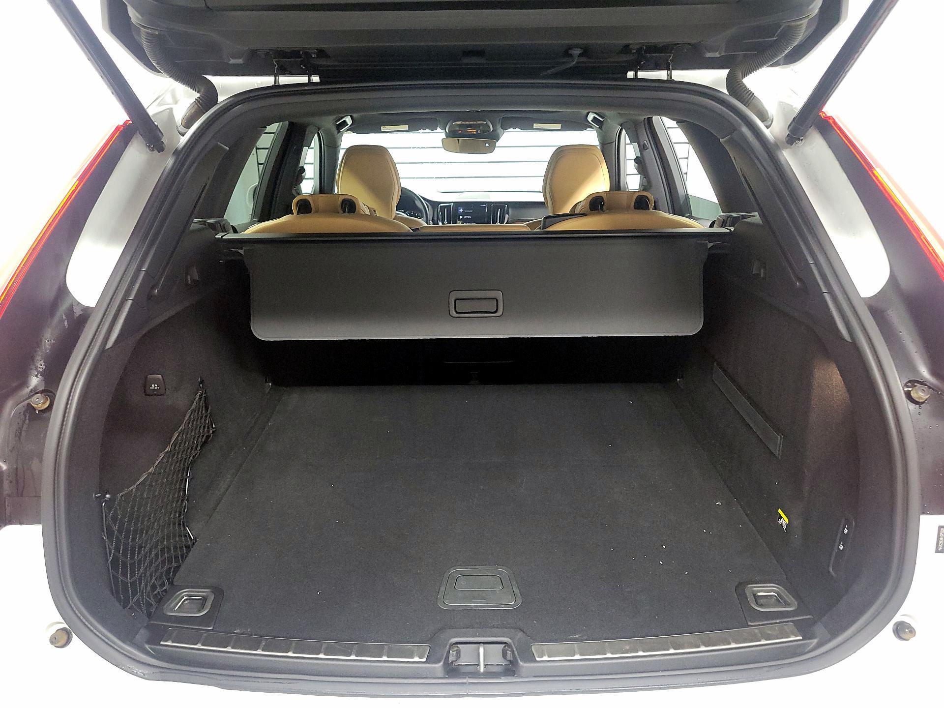 Thumbnail: 2019 Volvo XC60 - 18