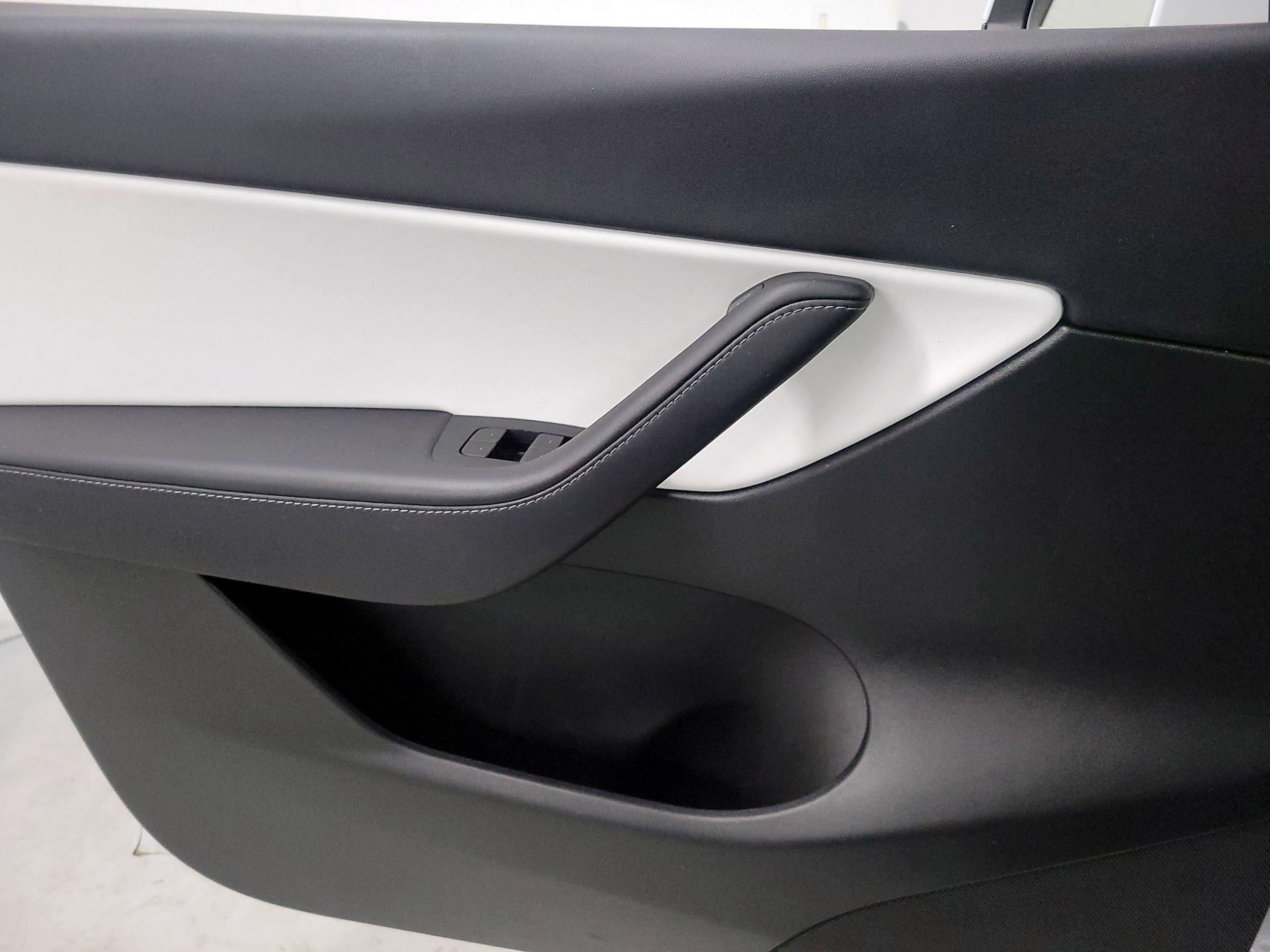 Thumbnail: 2022 Tesla Model Y - 12