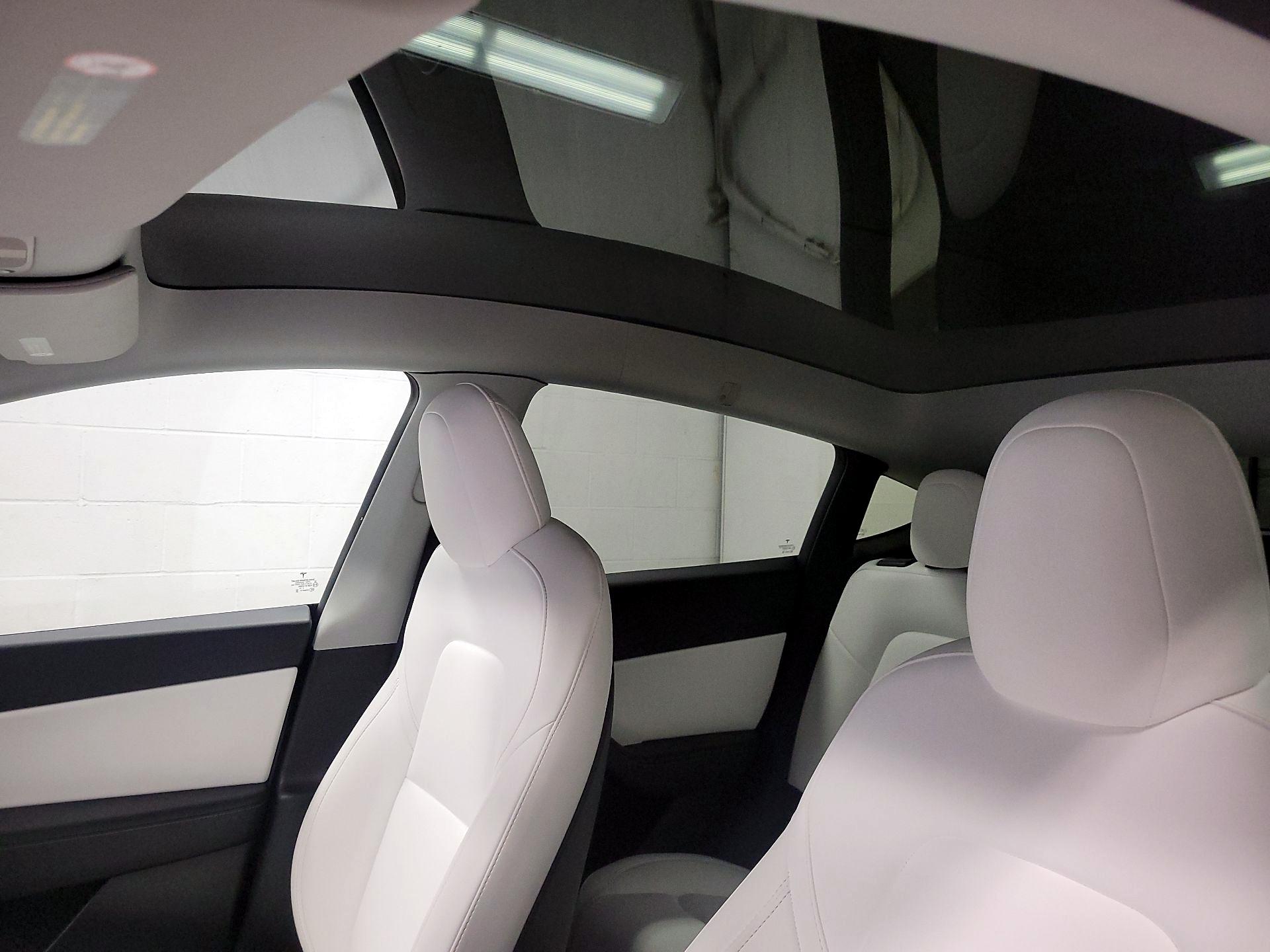 Thumbnail: 2022 Tesla Model Y - 17