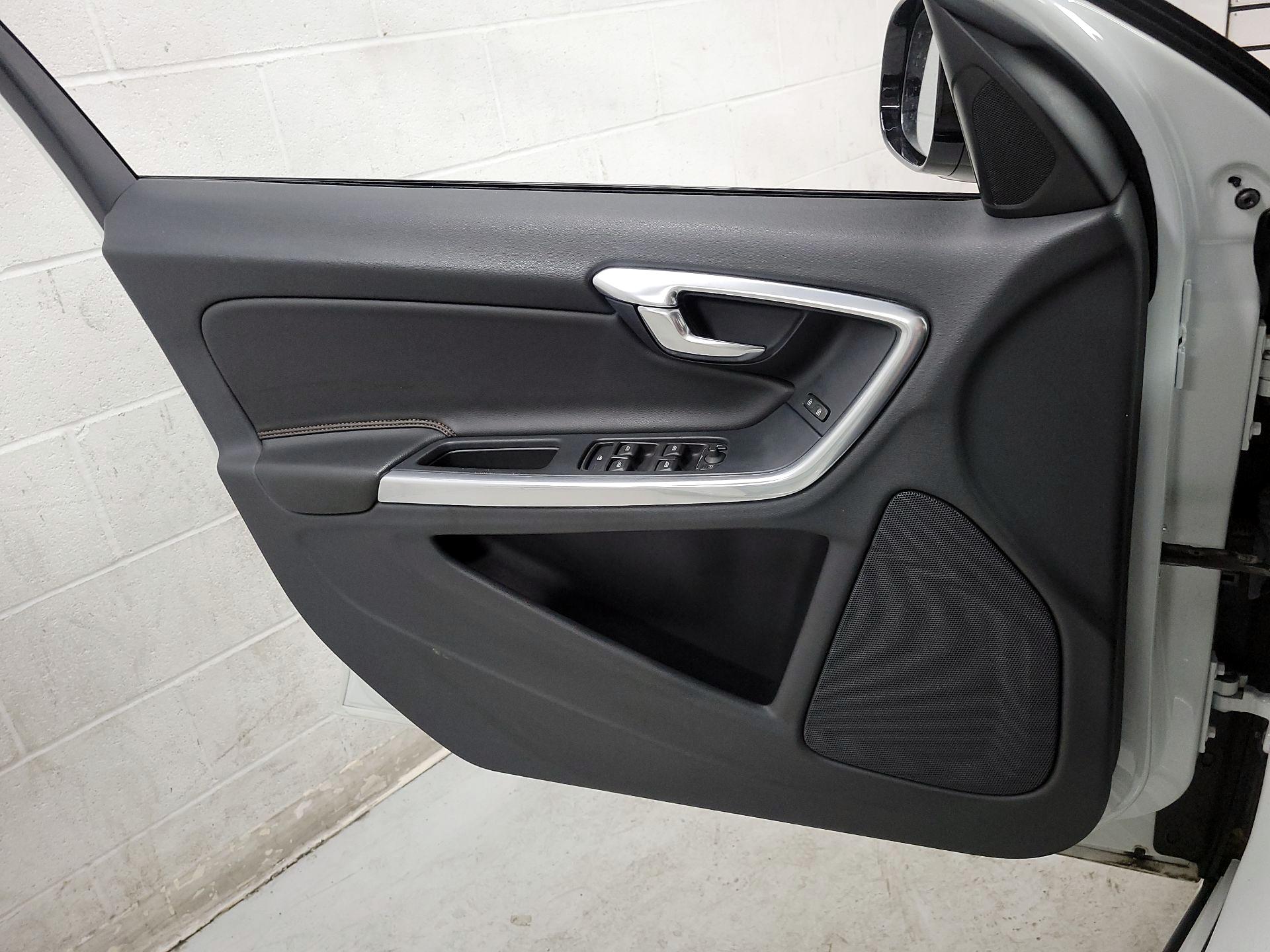 Thumbnail: 2017 Volvo S60 - 12