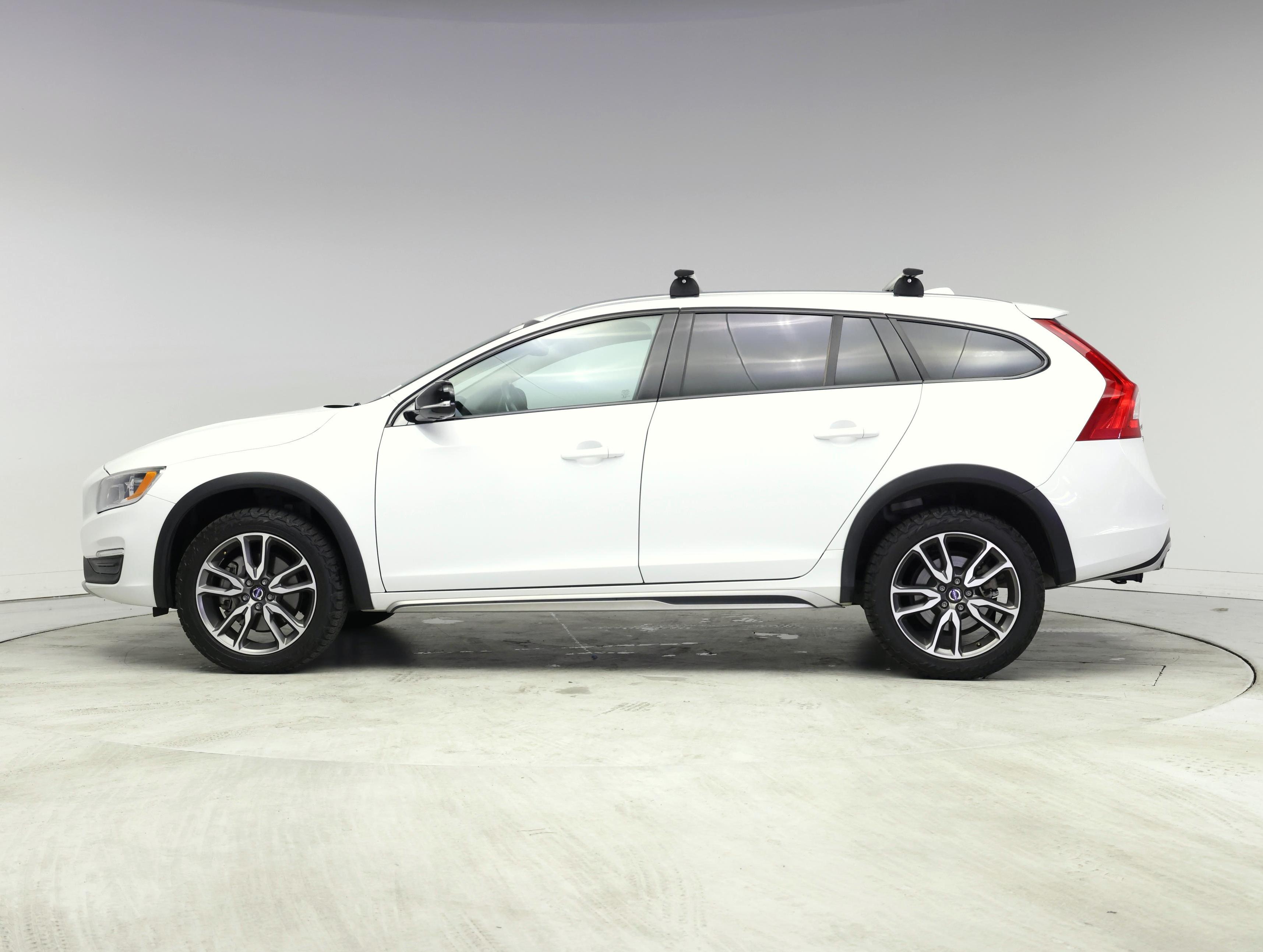 Thumbnail: 2017 Volvo S60 - 3