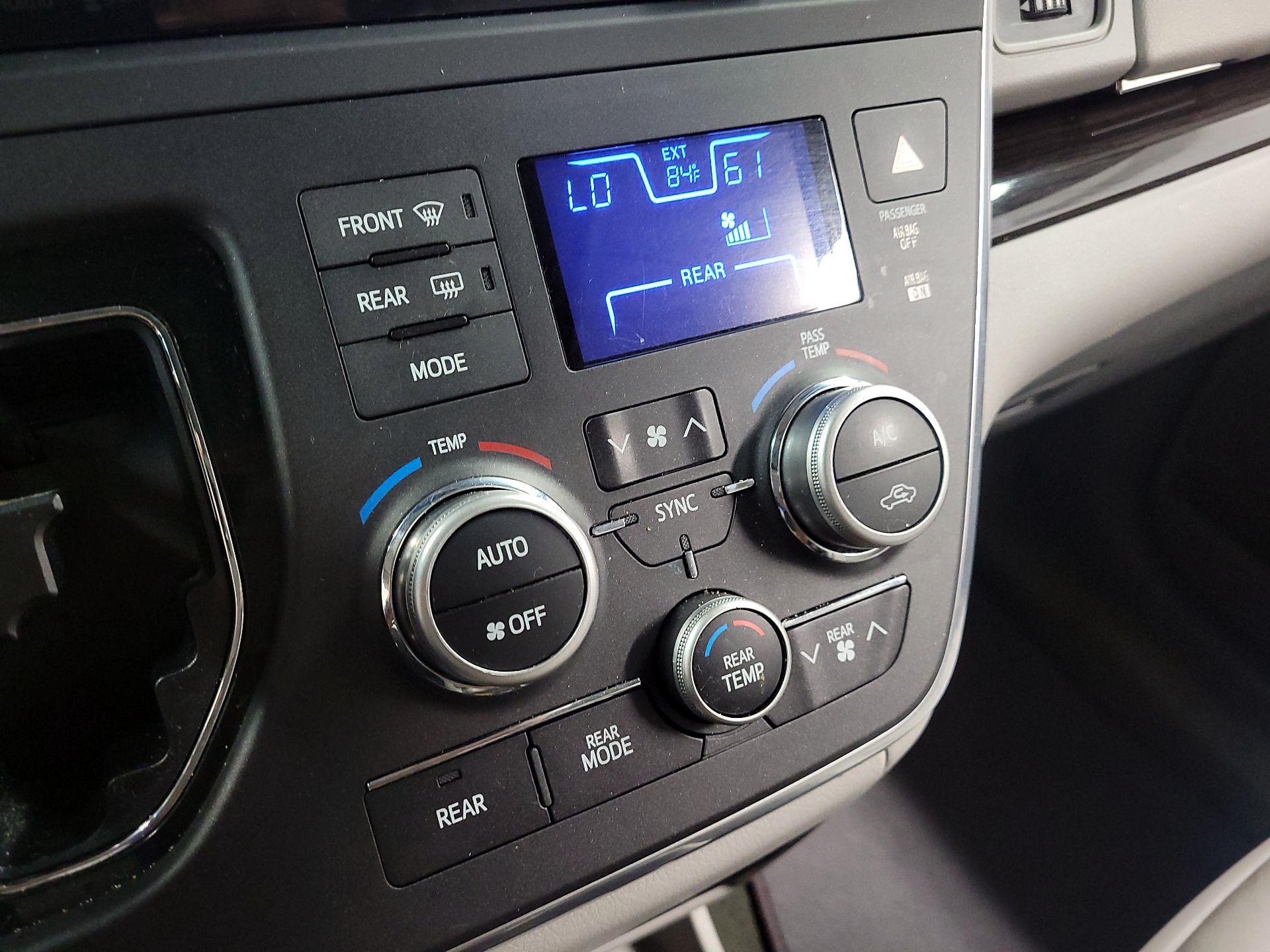 Thumbnail: 2016 Toyota Sienna - 16