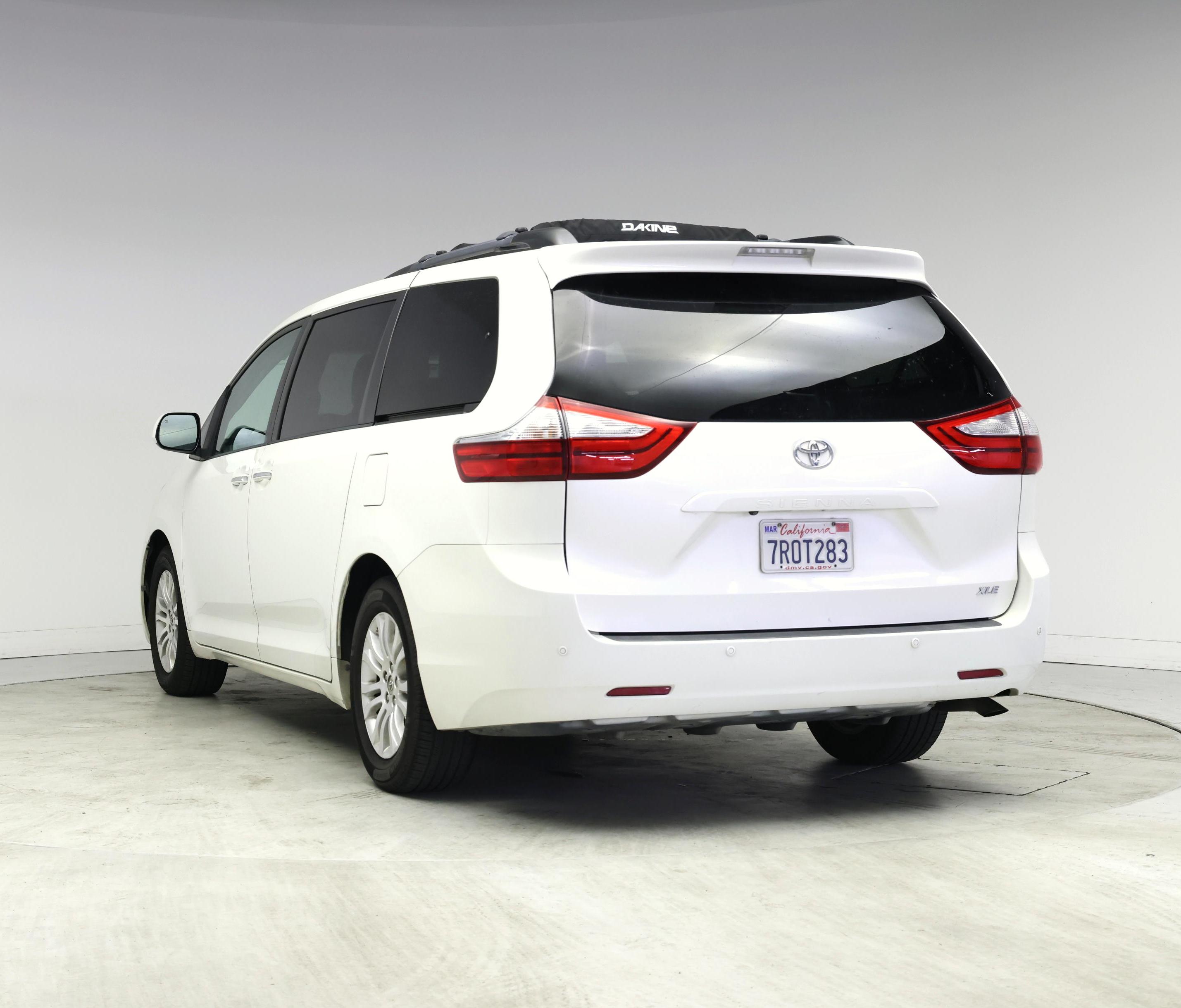 Thumbnail: 2016 Toyota Sienna - 2