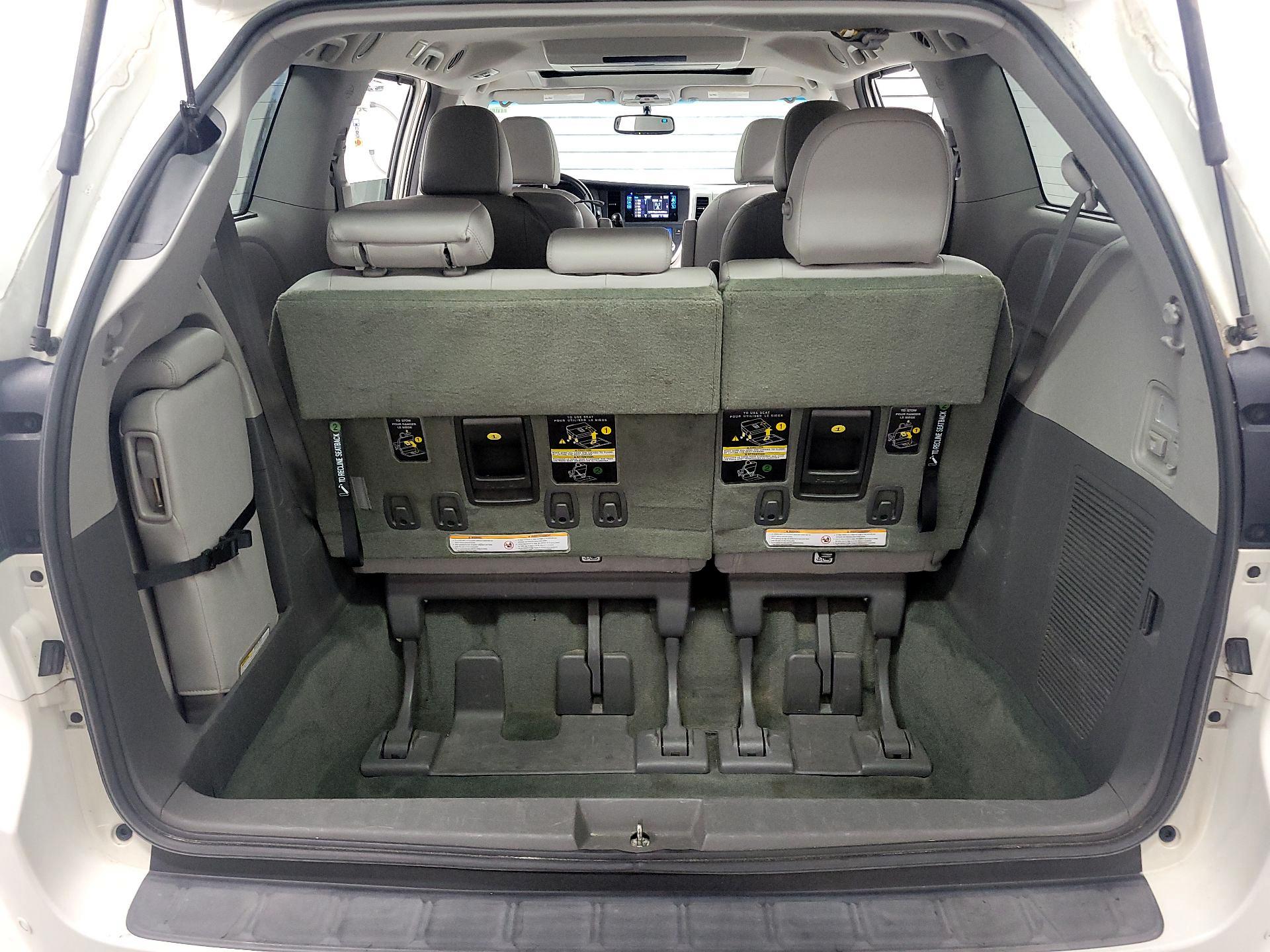 Thumbnail: 2016 Toyota Sienna - 19