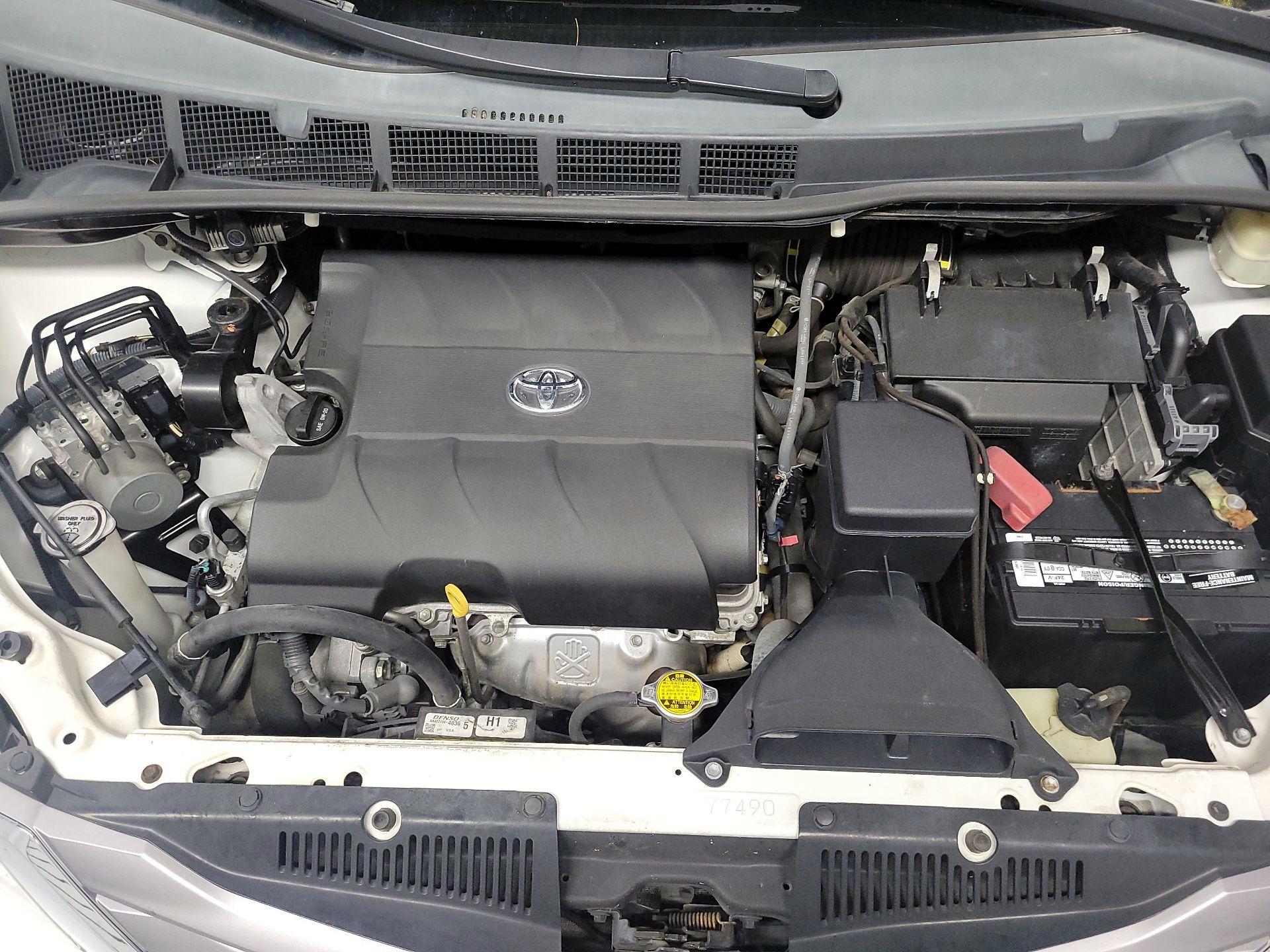 Thumbnail: 2016 Toyota Sienna - 20